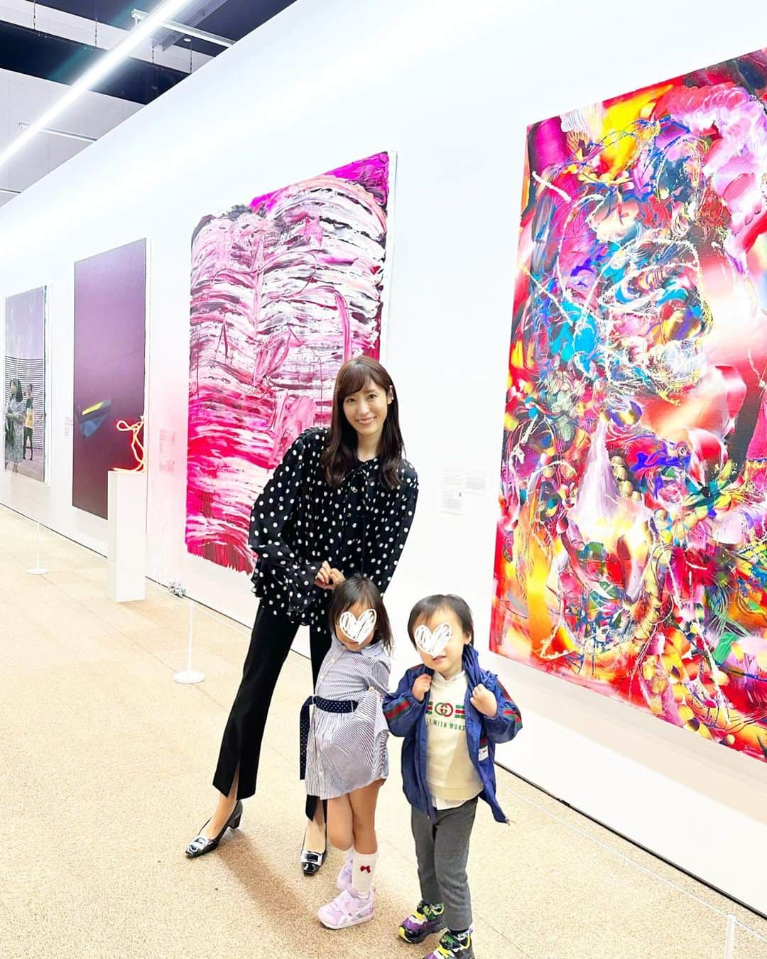 小林真由のインスタグラム：「今年もアートコラボレーション京都へ。 ⁡ 再会もあったり京都ではたくさんの方に会えて刺激的🍁 食とアートでお腹いっぱいな週末でした。  ⁡ ⁡ipadのらくがきラブな娘。  最後はちょうど1年前。 来年はゆっくり行きたいなぁ🍡🍁  #ファッション #コーデ #ママコーデ #女の子ママ #男の子ママ #ママライフ #コーディネート #４歳 #3歳 #京都 #旅行 #国内旅行 #子連れ旅行 #アート #ack #artcollaborationkyoto #嵐山」