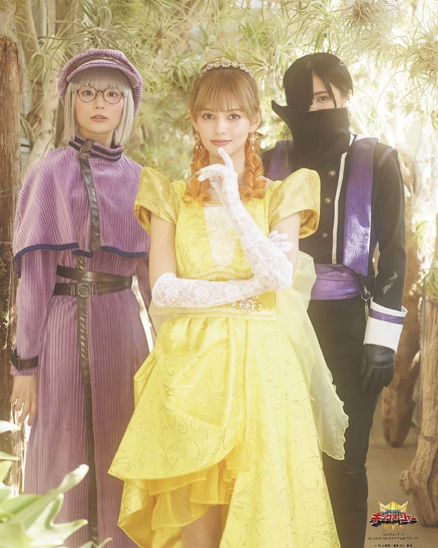 長谷川かすみのインスタグラム：「王様戦隊キングオージャー　キャラクターブック　もっふんがつないだキズナandラクレス!? が11月30日に発売決定しました！！  購入者特典の生写真もあります！！ 購入場所によって特典の写真が変わるので、お目当ての写真をチェックして👀お手元にお迎えください⛄️❄️  感想等お待ちしてます☺️」