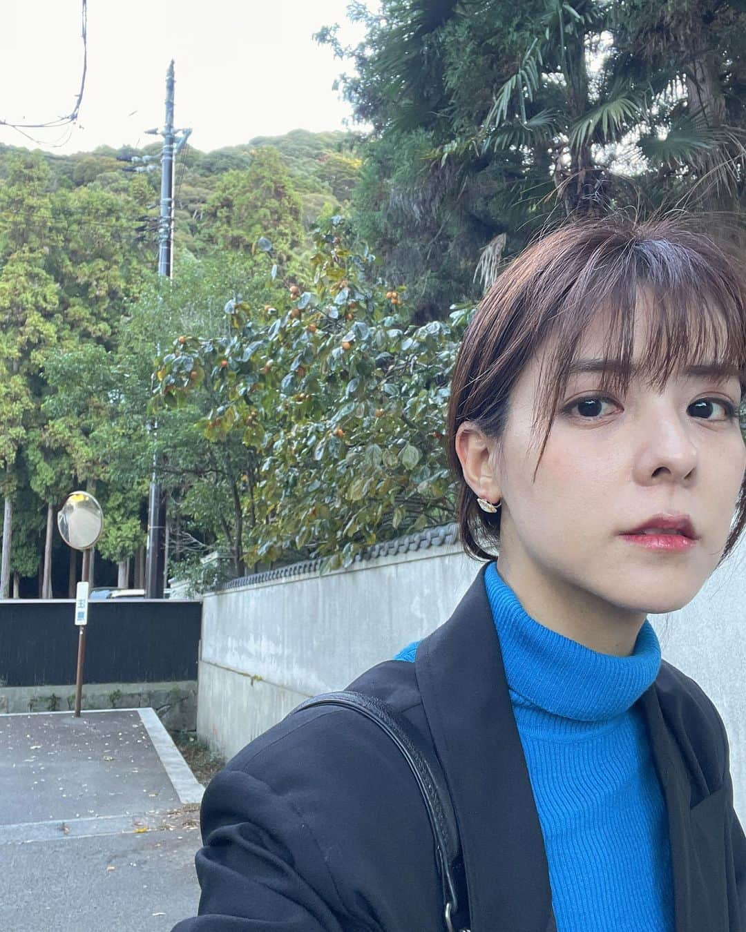 藤井美菜さんのインスタグラム写真 - (藤井美菜Instagram)「. 少し前に山口県にも行ってきました。 母の故郷です。  今回は湯田温泉を訪れたり、観光もして、ういろうもいっぱい食べて、満喫できました。 穏やかな瀬戸内海は、心を平穏にしてくれますね。  時には海を見て、山を見て。 東京にいる時とは違う時間の流れを楽しみました。  얼마전에 일본 야마구치현에 갔다왔어요.  어머니 고향이거든요.   이번에는 유다온천이라는 온천마을도 방문해보고 관관도 해보고 우이로라는 야미구치 과자도 많이많이 먹고 만긱했어요.  잔잔한 분위기를 갖고 있는 세토나이카이(바다)를 보면 마음이 평온해지네요.   가끔는 바다를 보고, 산을 보고.  도쿄에 있을때랑은 다른 시간 흐름을 즐겼어요.   #山口#山口県#湯田温泉#山口市#岩国市#田原屋#田原屋の外郎#ういろう#外郎#美菜私服 #일본#일본여행#야마구치현#야마구치시#유다온천#우이로#일본간식#일본전통#야마구치여행#옷스타그램 #japan#yamaguchi#hotspring#yudahotsprong#uiro#ootd#fashion」11月15日 16時53分 - fujii_mina_0715