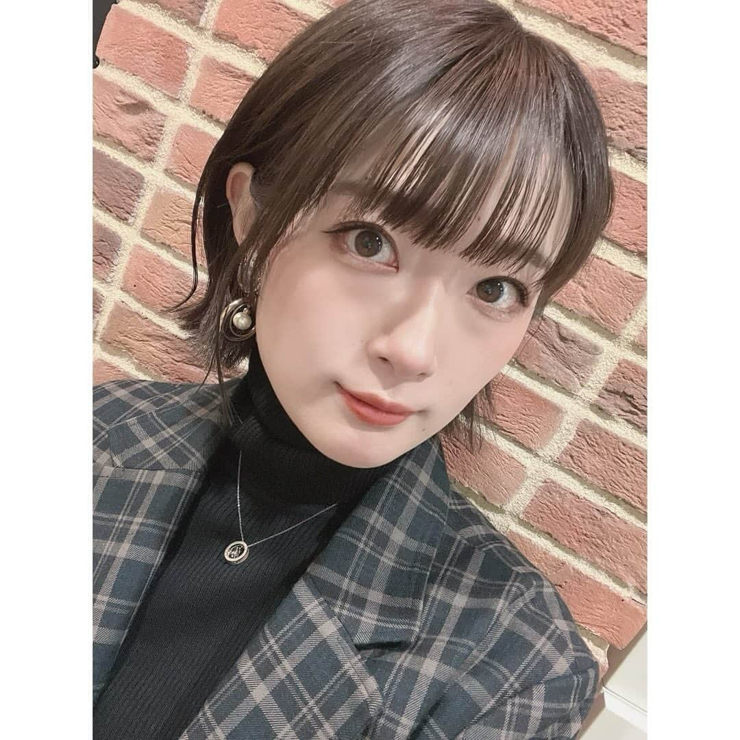 涼邑芹のインスタグラム：「🍁🍂 #涼邑芹 #仮面女子」