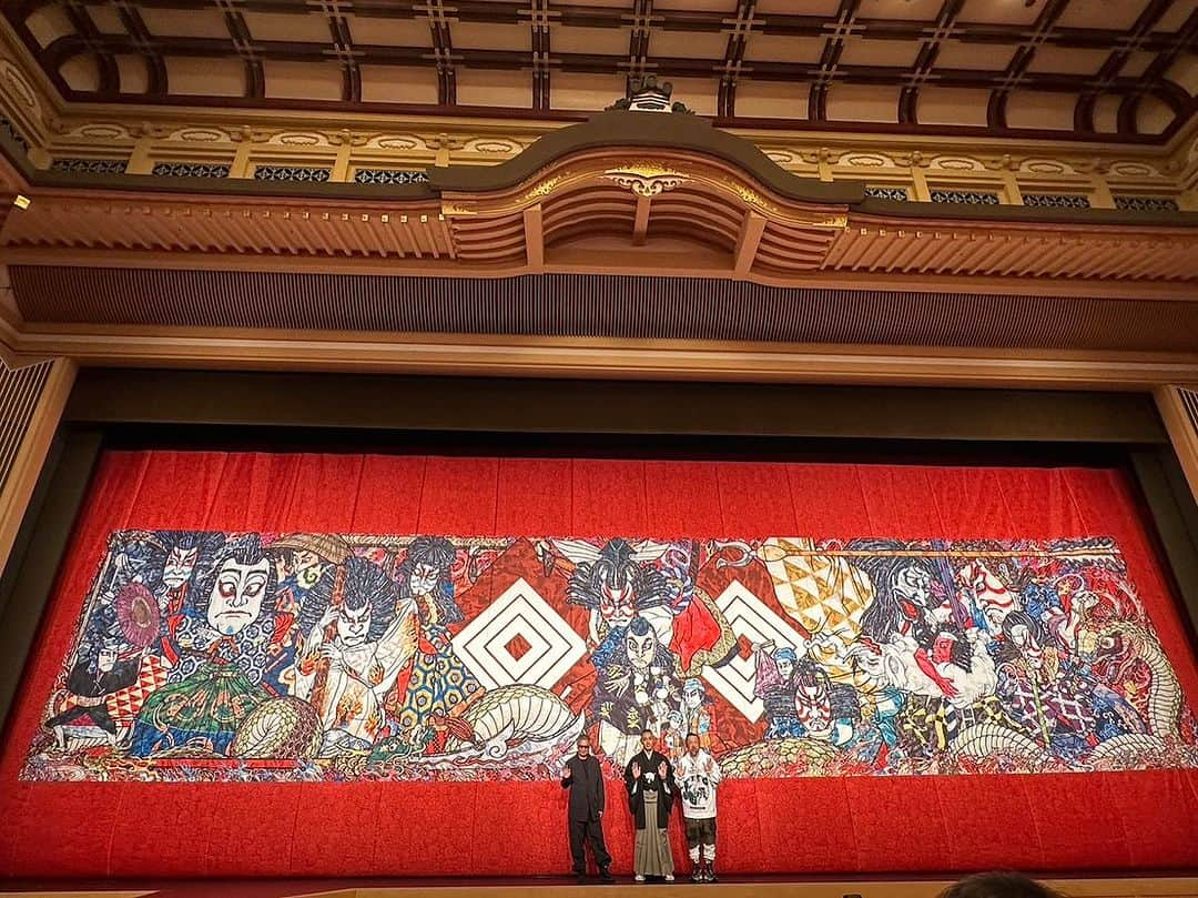 市川海老蔵 （11代目）のインスタグラム：「* Do come see the “Iwai-maku (special stage curtain in celebration of the name succession))”✨  是非 祝幕見に来てください✨  #市川團十郎白猿 #市川海老蔵 #海老蔵 #市川新之助 #成田屋 #歌舞伎 #歌舞伎座 #和 #舞台 #三千世界 #ABKAI #ABMORI #ebizoichikawa #ebizo #kabuki #thunderparty #theater #theaterarts #actor #kabukiactor #japan #classic #traditionaljapan #japaneseculture #japan_og_insta #performingarts」