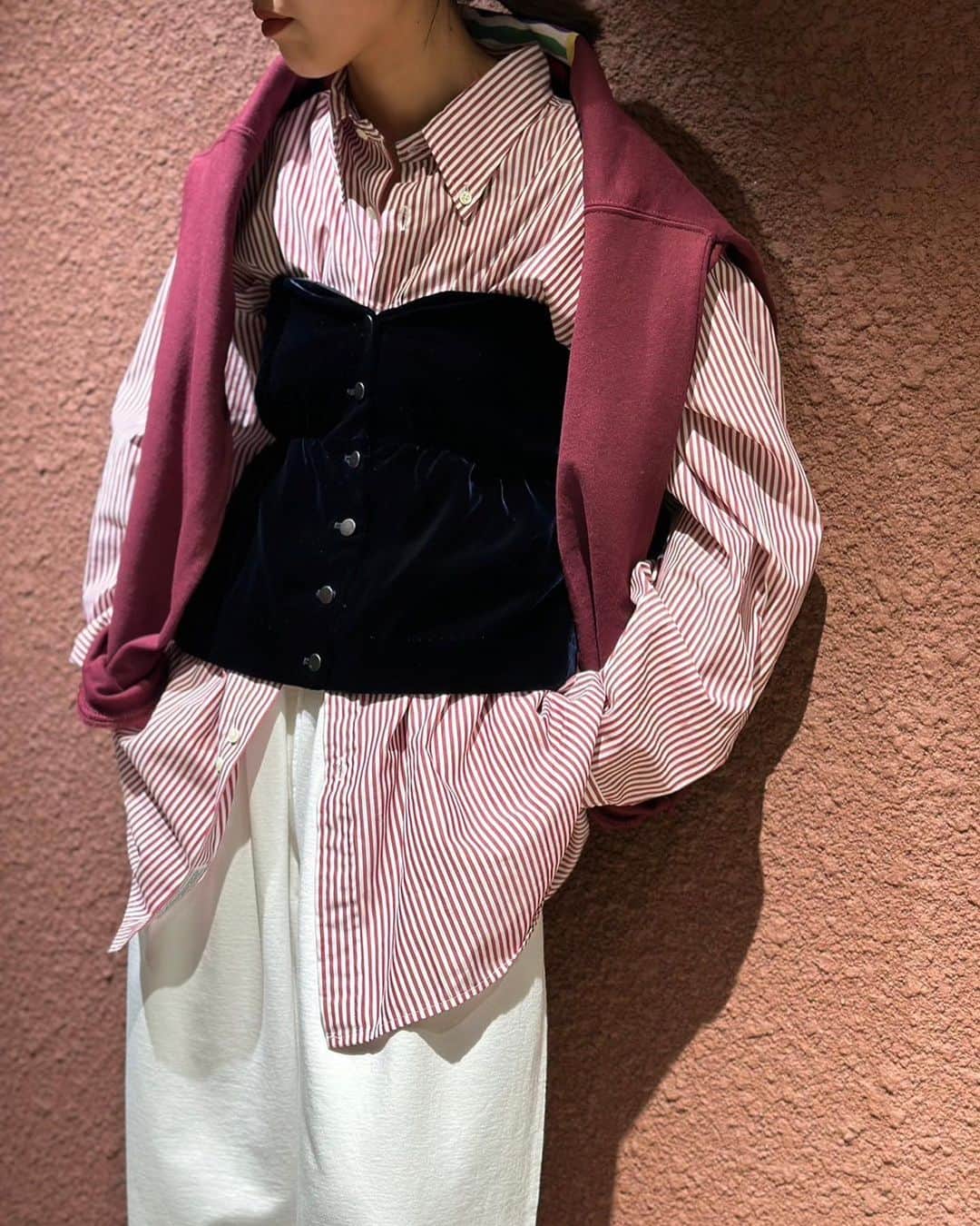 のインスタグラム：「-  〈INDIVIDUALIZED SHIRTS for 6〉shirt ¥31,900- tax in  6 velour bustier ¥27,500- tax in  6 HENRI MATTISE cutout ¥19,800- tax in  6 cotton urake gather pants ¥23,100- tax in  #roku #individualized #individualizedshirts」