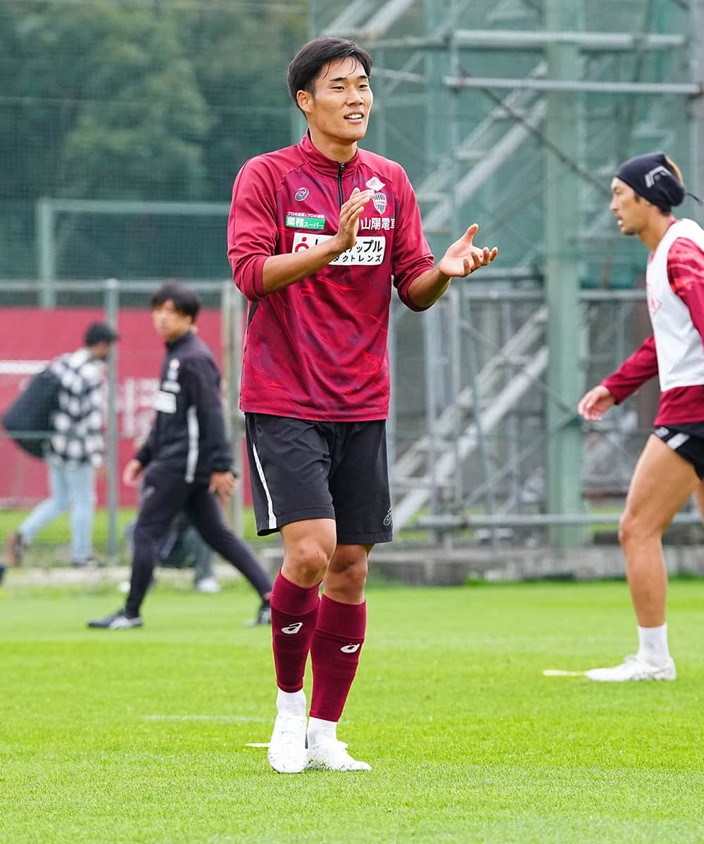 ヴィッセル神戸さんのインスタグラム写真 - (ヴィッセル神戸Instagram)「本日はVISSEL SHIPプレミアムクルー・ゴールドクルー限定の公開練習でした！  吉田監督からの挨拶でスタート🗣 良い雰囲気で練習することができました💪✨  いつも応援ありがとうございます🙇‍♂️  Good vibes training in front of our fans today! 😊 Thank you for your continued support!🙇‍♂️  #vissel #visselkobe #ヴィッセル神戸 #WeAreKobe #神戸 #kobe #一致団結 #JLeague #jリーグ #KobeForeverForward #公開練習」11月15日 17時01分 - visselkobe