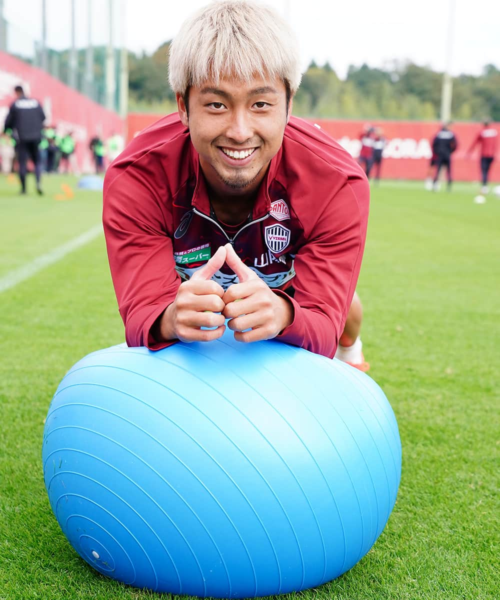 ヴィッセル神戸さんのインスタグラム写真 - (ヴィッセル神戸Instagram)「本日はVISSEL SHIPプレミアムクルー・ゴールドクルー限定の公開練習でした！  吉田監督からの挨拶でスタート🗣 良い雰囲気で練習することができました💪✨  いつも応援ありがとうございます🙇‍♂️  Good vibes training in front of our fans today! 😊 Thank you for your continued support!🙇‍♂️  #vissel #visselkobe #ヴィッセル神戸 #WeAreKobe #神戸 #kobe #一致団結 #JLeague #jリーグ #KobeForeverForward #公開練習」11月15日 17時01分 - visselkobe