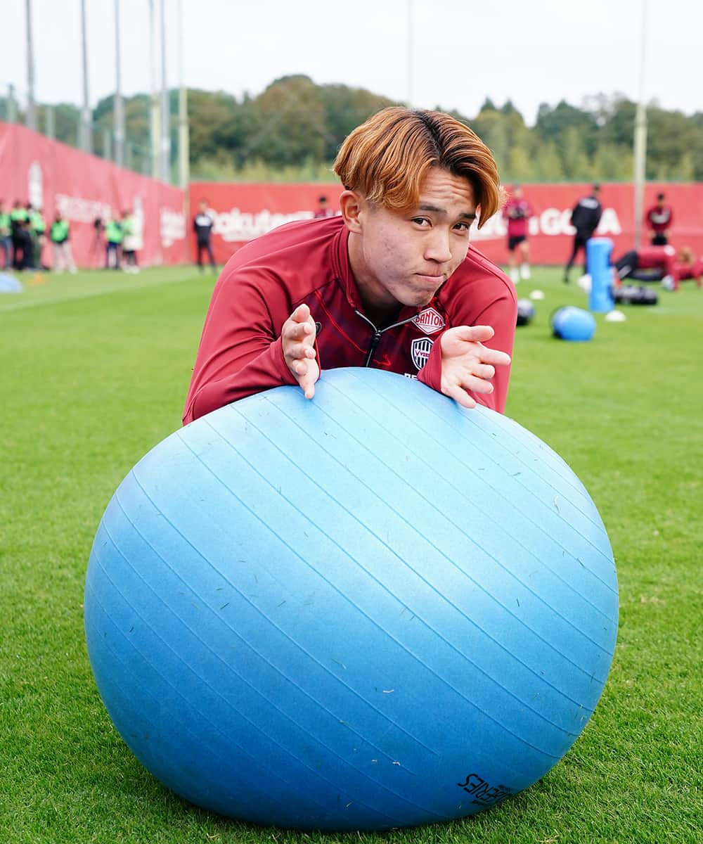 ヴィッセル神戸さんのインスタグラム写真 - (ヴィッセル神戸Instagram)「本日はVISSEL SHIPプレミアムクルー・ゴールドクルー限定の公開練習でした！  吉田監督からの挨拶でスタート🗣 良い雰囲気で練習することができました💪✨  いつも応援ありがとうございます🙇‍♂️  Good vibes training in front of our fans today! 😊 Thank you for your continued support!🙇‍♂️  #vissel #visselkobe #ヴィッセル神戸 #WeAreKobe #神戸 #kobe #一致団結 #JLeague #jリーグ #KobeForeverForward #公開練習」11月15日 17時01分 - visselkobe