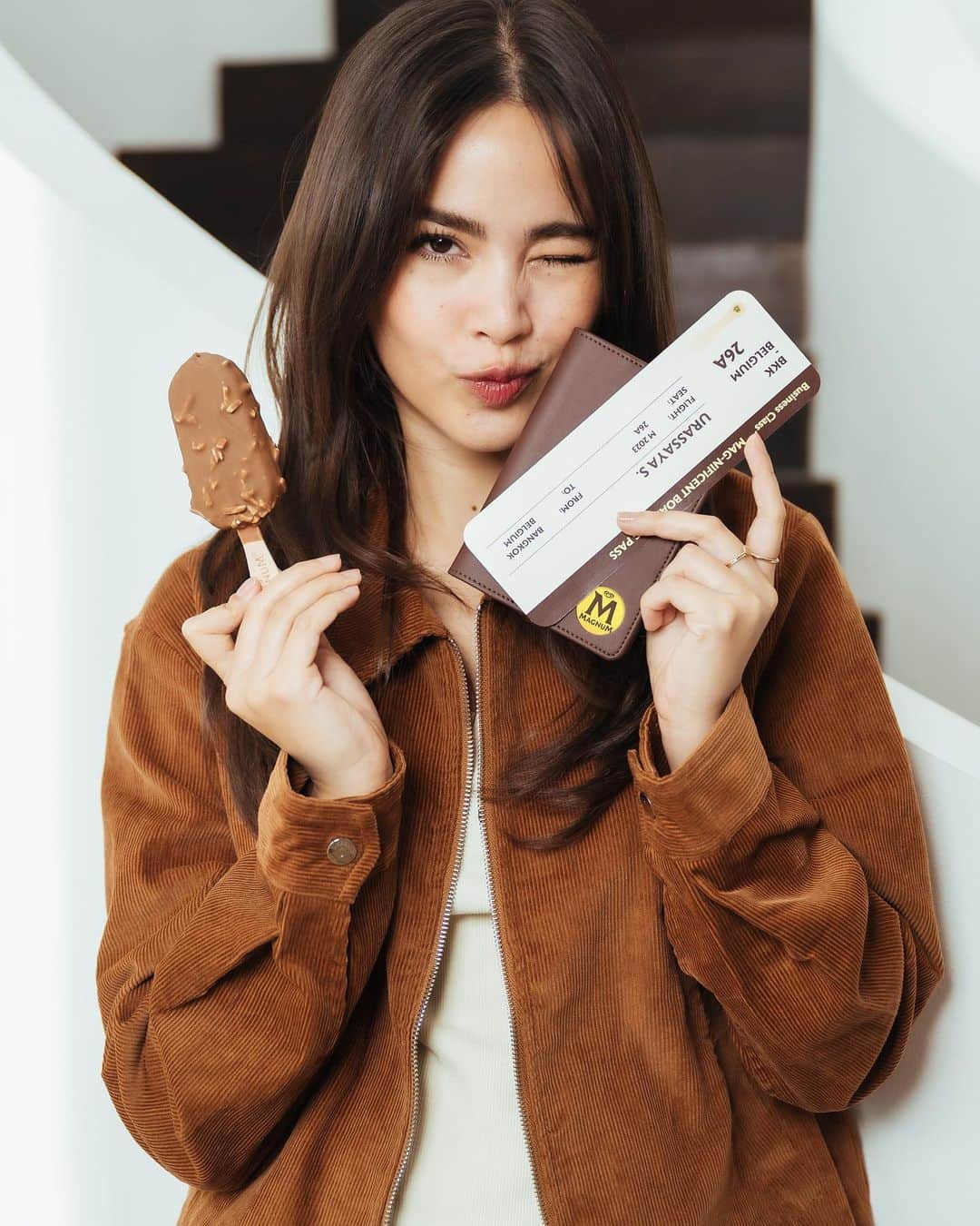 ウッラサヤー・セパーバンのインスタグラム：「Final call to Belgium with Magnum! 🇧🇪✈️  Only 15 days left ต้องรีบเเล้วนะคะ ใครที่อยากลุ้นไปทริปสุดฟินกับเเม็กนั่มที่เบลเยียม เเละของรางวัลพิเศษอื่นๆรวมมูลค่ากว่า 3.5 ล้านบาท อย่าลืมไปซื้อไอศกรีมเเม็กนั่ม (ซองที่มีรูปเครื่องบินเท่านั้น) เเละสเเกน QR code บนซองเพื่อส่งรหัสบนไม้กันนะคะ ง่ายๆเเค่นี้ก็ได้ลุ้นเเล้ว 🤎  กิจกรรมสิ้นสุดวันที่ 30 พ.ย. 66 - Hurry Up! 🤳  #แม็กนั่มฟินอินเบลเยียม #MAGnificentExperience #MagnumThailand」