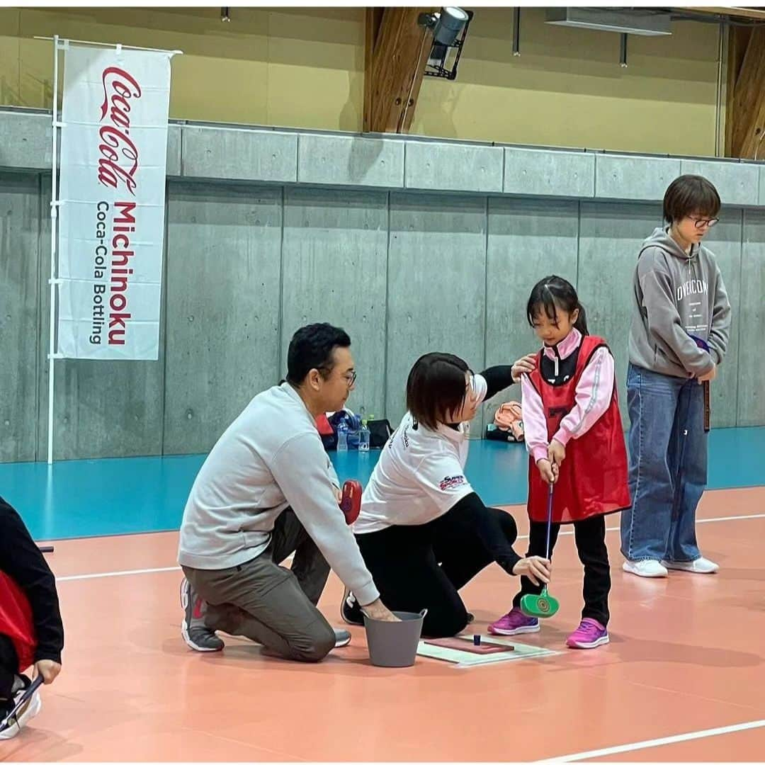 竹末裕美さんのインスタグラム写真 - (竹末裕美Instagram)「先日、岩手県でスナッグゴルフの体験をしていただきました⛳ ゴルフが初めての子がほとんどでしたが、とても楽しかった😊！！と笑顔で帰ってもらえて嬉しかったです✨️ これからも、ゴルフをたくさんの子供達に体験してもらいたいです✨️  #オガールアリーナ #みちのくコカ・コーラボトリングリンク  #スナッグゴルフ #東京ヴェルディ #横峯さくらゴルフアカデミー #横峯さくら」11月15日 17時15分 - hiromitakesue