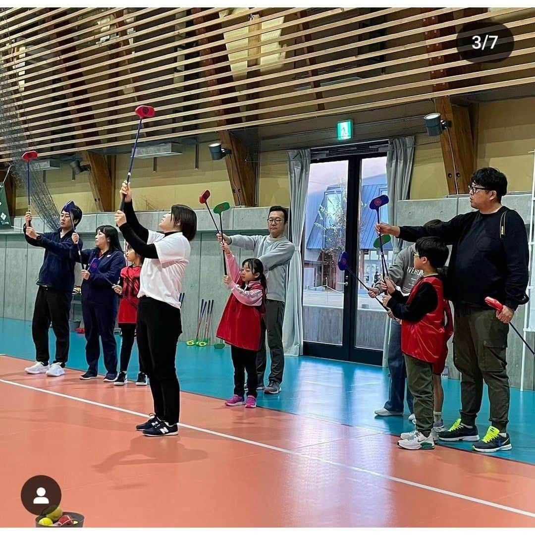 竹末裕美さんのインスタグラム写真 - (竹末裕美Instagram)「先日、岩手県でスナッグゴルフの体験をしていただきました⛳ ゴルフが初めての子がほとんどでしたが、とても楽しかった😊！！と笑顔で帰ってもらえて嬉しかったです✨️ これからも、ゴルフをたくさんの子供達に体験してもらいたいです✨️  #オガールアリーナ #みちのくコカ・コーラボトリングリンク  #スナッグゴルフ #東京ヴェルディ #横峯さくらゴルフアカデミー #横峯さくら」11月15日 17時15分 - hiromitakesue