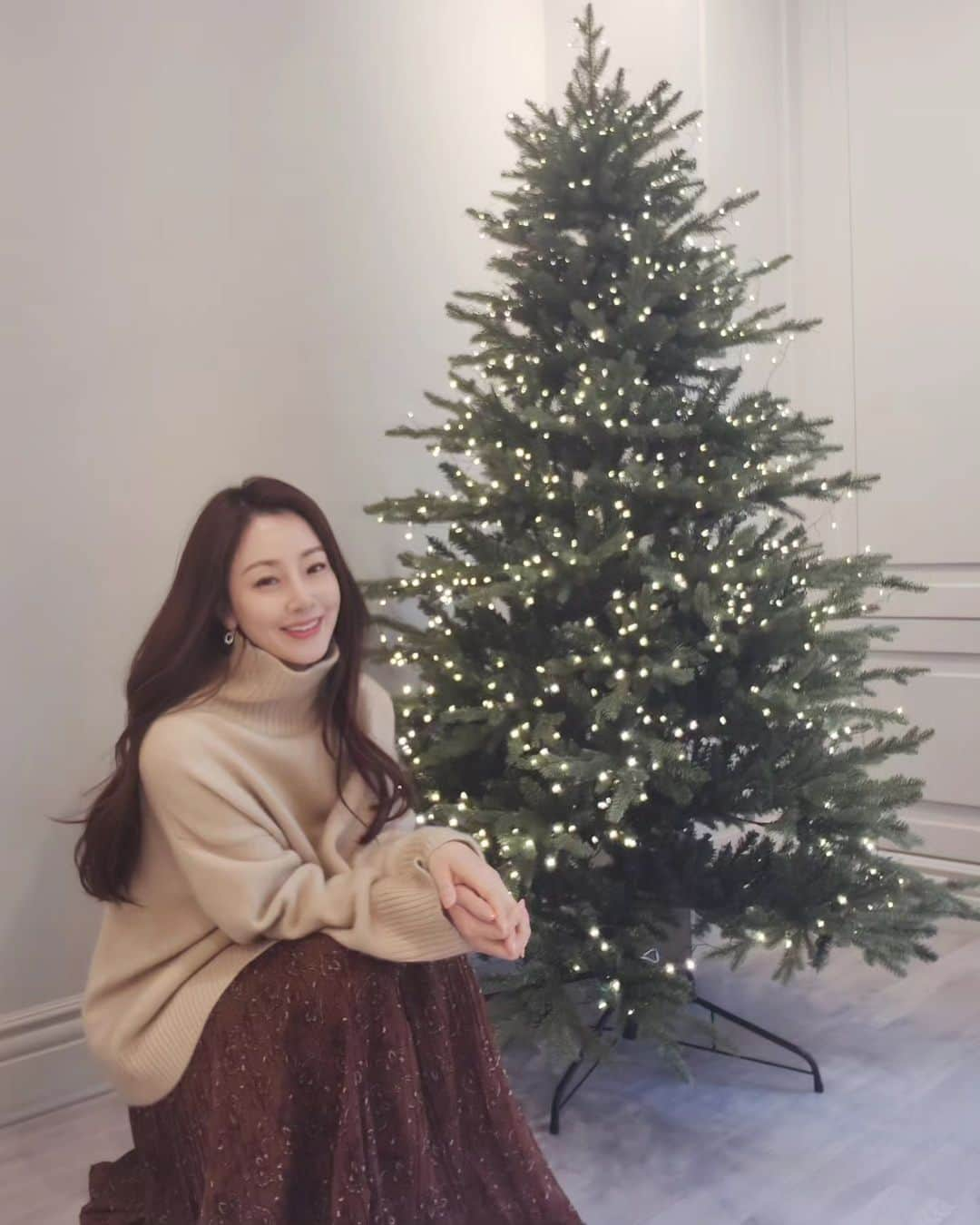 オ・ナラさんのインスタグラム写真 - (オ・ナラInstagram)「벌써 나왔니? #크리스마스트리🌲」11月15日 17時16分 - sabita_5