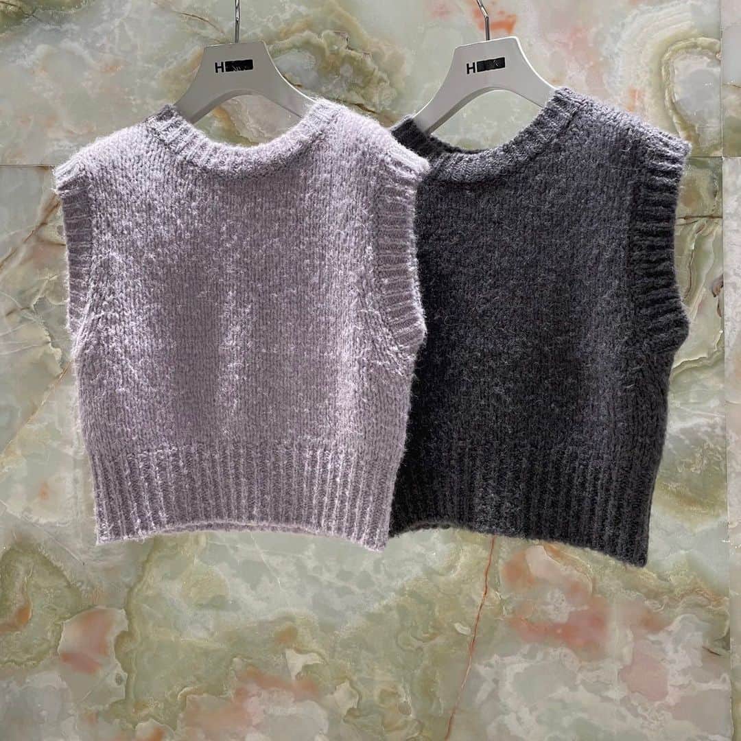 のインスタグラム：「＜H BEAUTY&YOUTH＞ WOOL ALPACA SHORT VEST ¥18,700 Color: LILAC/DK.GRAY Size: FREE  #H_beautyandyouth #エイチビューティアンドユース @h_beautyandyouth  #BEAUTYANDYOUTH #ビューティアンドユース #Unitedarrows #ユナイテッドアローズ」