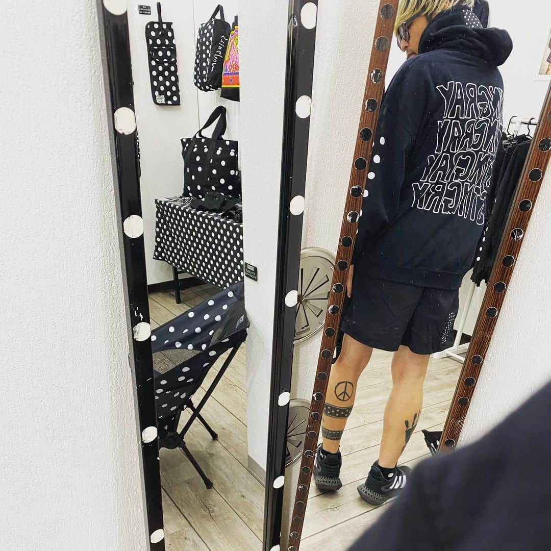 橋本塁さんのインスタグラム写真 - (橋本塁Instagram)「【渋谷サウシュー写真展 &STINGRAY2日目！】 22時まで渋谷ルデコ(渋谷区渋谷3-16-3高桑ビル地下一階)にて今年最後のサウシュー写真展&STINGRAYショップスタート！是非学校や仕事終わりや買い物がてらやライブの前に是非！STINGRAYの新作も発売中！ #渋谷　#STINGRAY #サウシュー」11月15日 17時15分 - ruihashimoto