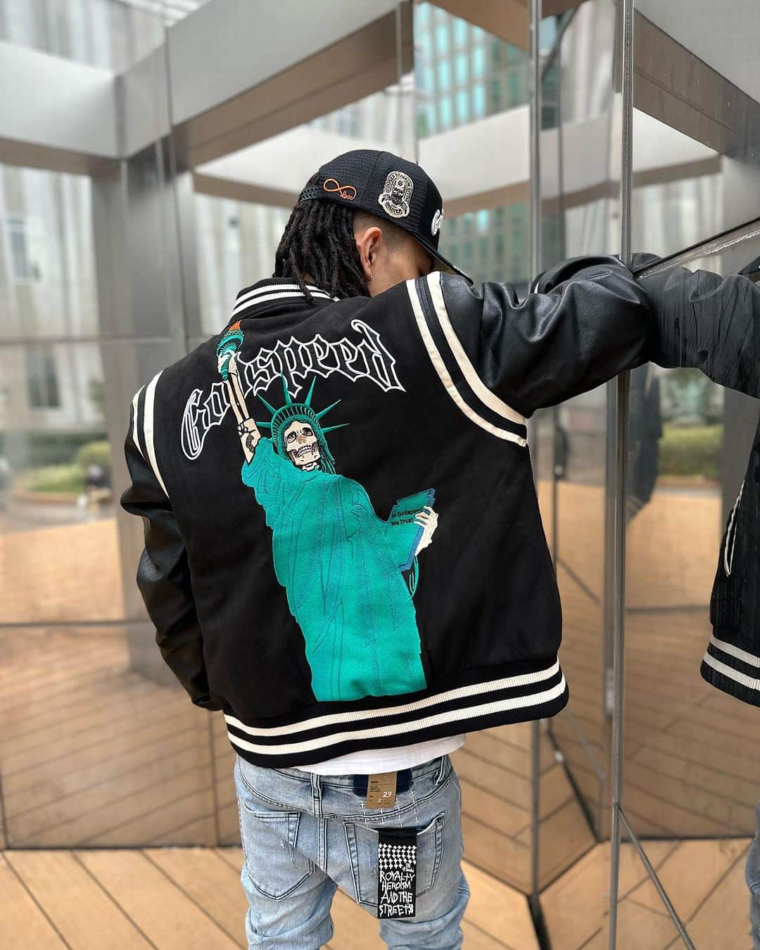 GROW AROUNDのインスタグラム：「#growaroundnewarrivals GODSPEED  I.G.W.T VARSITY JACKET  OG LOGO BOMBER  R.O.D WAX DENIM VEST   GODSPEED  NEW YORK発のブランドでLOXとのコラボや DAVE EAST, YOUNG THUG, NAV, NAS, TREY SONGZなどのアーティスト沢山のアーティストが着用しています。   I.G.W.T VARSITY JACKET  ボディにはvegan suede&leatherを使用してあり背中は刺繍ロゴで高級感のあるアイテムです。  OG LOGO BOMBER 脇下に刺繍でGODSPEEDが入っています。 マットなサテン生地を使用しています。   R.O.D WAX DENIM VEST  LIL DURKも着用しているこちらのモデル。 WAX DENIMを使用していてスカルが全面に刺繍されています。」
