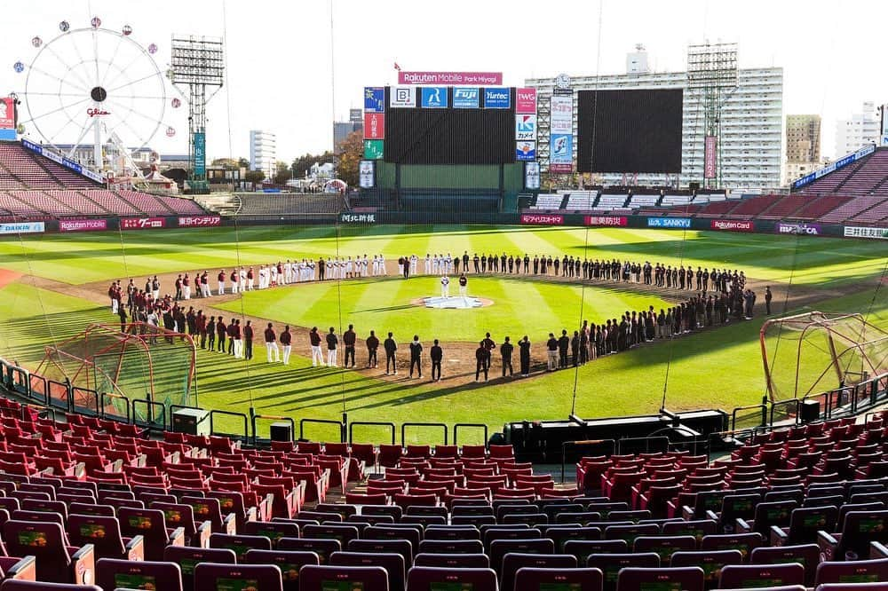 東北楽天ゴールデンイーグルスのインスタグラム：「⚾️  今日で秋季キャンプが終了🏟️🍁  楽天モバイルパーク宮城では今江監督の発案で 球団職員も全員参加して手締めを行いました👏🏼  #RakutenEagles #秋季キャンプ」