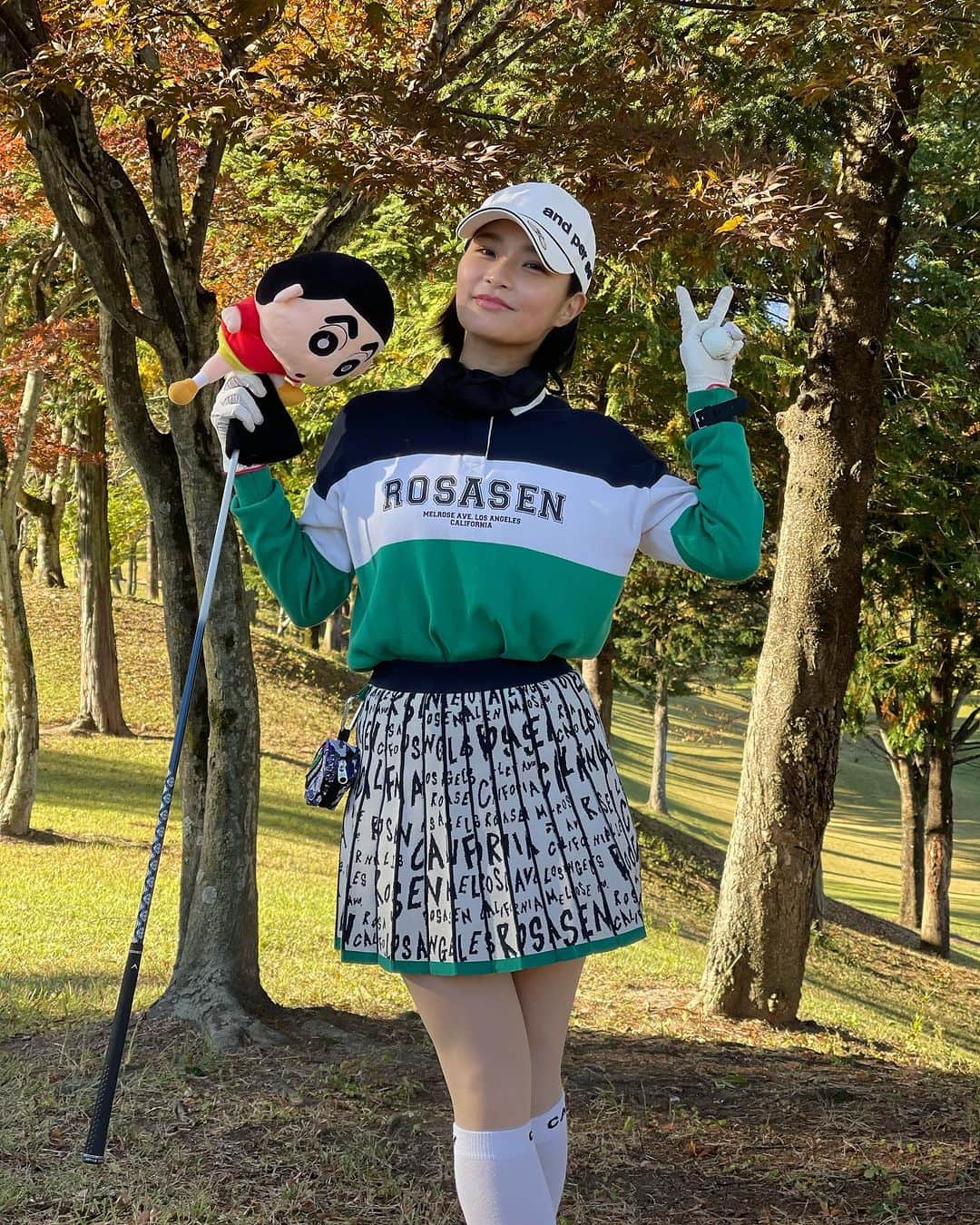 椿原愛のインスタグラム：「初、群馬でのゴルフ⛳️ 朝は本当に冷え込んでいて、服装大丈夫か？と不安でしたが太陽が出てきたらかなり暖くて逆に汗をかきました  ライが凹凸多めで難しく…ラフも長くて難しかったー  でも紅葉している山の中でラウンド出来てかなりリフレッシュしました。 また群馬さん、お邪魔しますね♡  #ゴルフ女子　#ゴルフ」