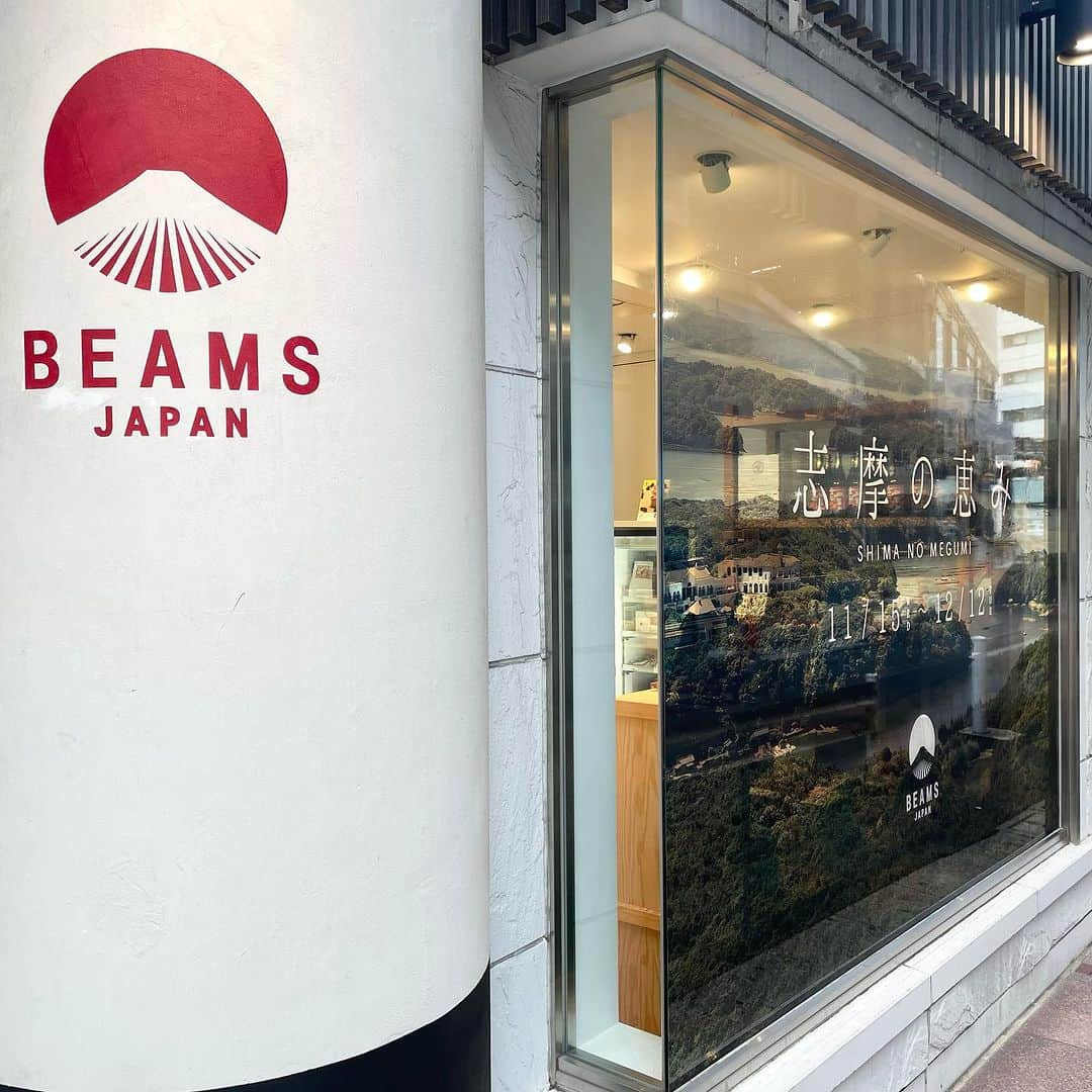 BEAMS JAPANさんのインスタグラム写真 - (BEAMS JAPANInstagram)「＜三重県志摩市イベント 志摩の恵み ＞  〈BEAMS JAPAN〉が監修した、三重県志摩市の新たな地域産品を販売するイベント『志摩の恵み』を開催！  リアス海岸の美しい景観が魅力の三重県志摩市。 真珠養殖業発祥の地として名高い志摩市ですが、市全域が国立公園であり、自然が豊かで漁業や農業が盛んなため、豊富な海の幸、山の幸に恵まれています。  今年度は、独特な地形から生まれた豊富な海の幸を使った監修品や、今人気を集めているサウナグッズなどの新たな地域産品を7事業者と17品目生み出しました。  またこの期間、志摩市が優れた地域資源として認定した“志摩ブランド”から11事業者21品目をご用意しました。  これらは、「ビームス公式オンラインショップ」でも販売致します。  志摩市ならではの魅力あふれる産品に〈BEAMS JAPAN〉プロデュースによる新たな逸品が加わったこの機会をお見逃しなく。  ■開催日程  2023年11月15日（水）～ 12月12日（火）  ■開催店舗 ビームス ジャパン（新宿）1F ビームス公式オンラインショップ（一部販売がない商品もございます）  ●お問い合わせ電話番号 BEAMS JAPAN 1F ☎ 03-5368-7314  ーーーーーーーーーーーーーーーーーーーーーー  #beams  #beamsjapan  #beamsjapan1st  #ビームス #ビームスジャパン #日本製 #madeinjapan #日本の銘品 #志摩  #三重県  #三重県志摩市  #リアス海岸  #ふるさと納税  #ふるさと納税返礼品 #志摩ブランド #PR」11月15日 17時29分 - beams_japan