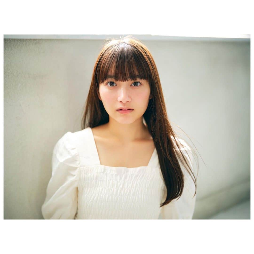 福田愛依のインスタグラム：「23歳 宣材写真、新しく撮って頂きました🕊  3年越しに、また木下さんに撮っていただけて嬉しかったです。  成長しているだろうかと不安を感じながらも、23歳もやってやるぞ！と強い想いでカメラの前に立ちました。  木下さんと石川さんのタッグで撮って頂けて光栄です！  宣材写真と別で、遊びの作品撮りもしたのでまた載せます☺️  📸　@takataka1960  💄　@ishikawayuki_hairmake」