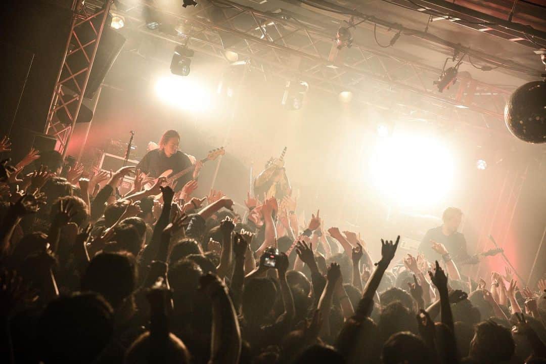 MAH さんのインスタグラム写真 - (MAH Instagram)「SiM “PLAYDEAD” WORLD TOUR SEASON 1 in 🇯🇵 Day 11 at CLUB JUNK BOX NAGANO.  #SiM #PLAYDEAD #otobokebeaver  #おとぼけビ〜バ〜  📷 @koheisuzukiphoto」11月15日 17時36分 - mahfromsim