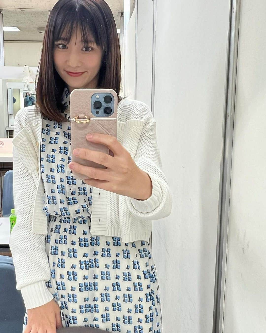 小倉優子さんのインスタグラム写真 - (小倉優子Instagram)「今日の収録の衣装です☺️✨  カーディガン / @laubeblanc イヤリング / @joueteofficial ローファー / @himiko_shoes  #今日のコーデ とハッシュタグをつけるのを大学のお友だちに教えてもらいました🙏🏻💓」11月15日 17時43分 - ogura_yuko_0826