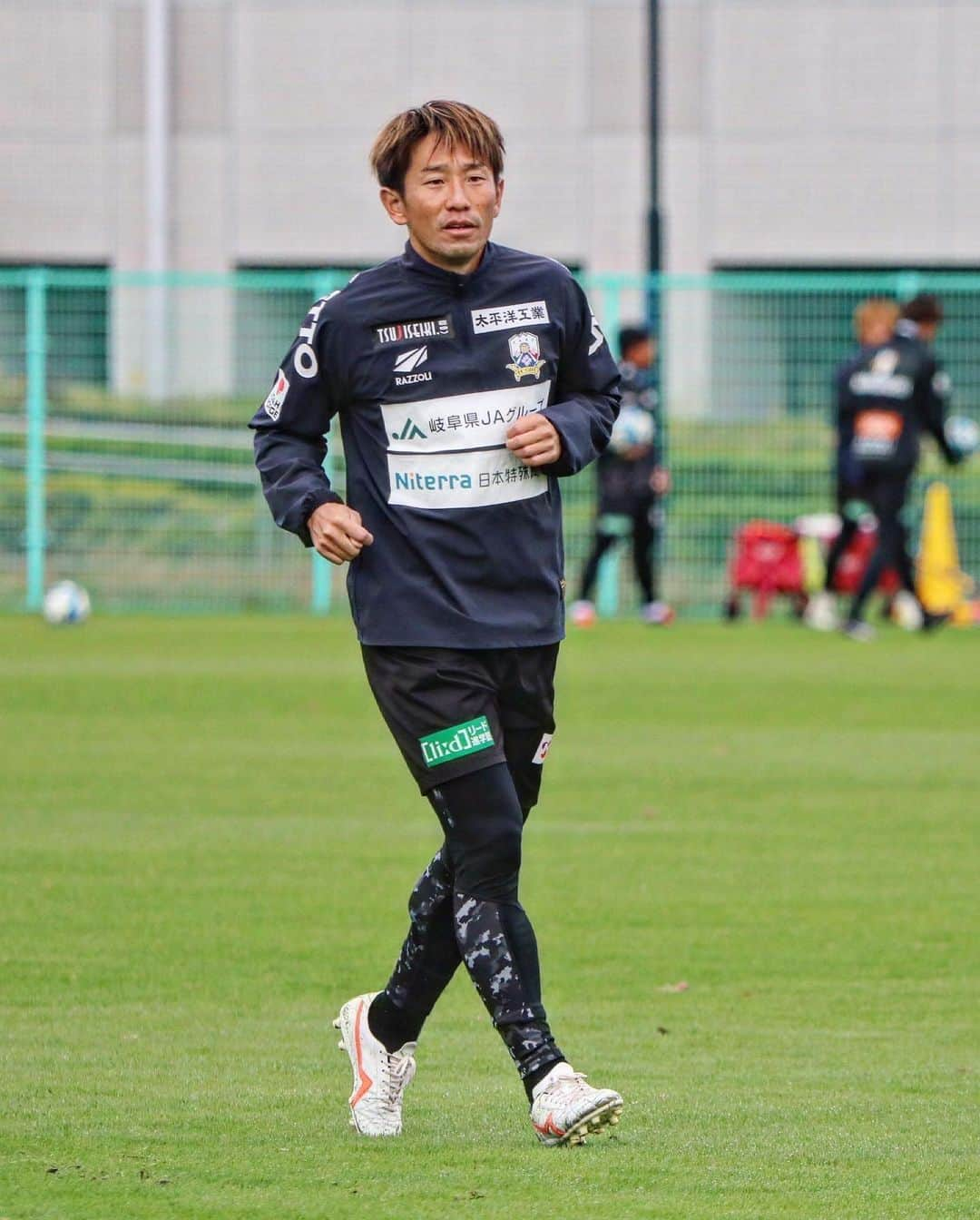 ＦＣ岐阜のインスタグラム：「. 【いわて戦まであと❹日】 11.15(Wed)  TRAINING PHOTO📸  #fcgifu #FC岐阜 #MOVEYOURHEART #宇賀神友弥 #村田透馬 #田口裕也 #萩野滉大 #庄司悦大 #横山智也 #ンドカチャールス #遠藤元一 #窪田稜 #川上竜」