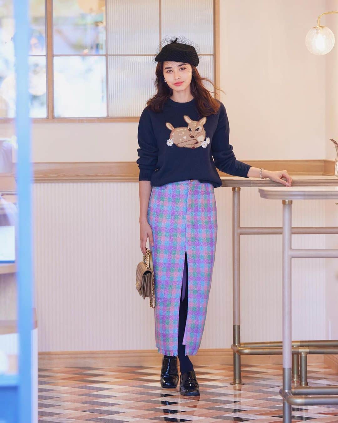 Chestyのインスタグラム：「［ New Item ］  バンビモチーフが遊び心くすぐるニットプルオーバー。  バンビは部分的にフェザーヤーンを使用し、グラデーション配色で立体感を表現。  額とボディの♡マークやうるっとした瞳、立体的なマーガレット刺繍がとても愛らしく、表情豊かに仕上げました。  周囲にはハンド刺繍で作るチェーンステッチのマーガレットを散りばめました。  イン・アウト問わず着回しやすい丈感でボトムスの形を選びません。  程良くゆとりのあるシルエットで普段使いもしやすく、洗えるニットなので汚れが気になるママにもお勧め。遠足や動物園など、子どもや家族とのお出かけにもぴったりです  着るだけで思わず笑顔になってしまう大人可愛いデザインニットは、優しい印象のホワイトとスタイリングしやすいネイビー、神戸オンリーショップ・LIMITED SHOP限定で特別にブラックをご用意しました。  ✔︎ バンビニット  【Color】  Navy , White  【Size】  F  Online Shop : 11/17(金) 18:00 Release SHOP : In Store Now  #chesty #チェスティ」