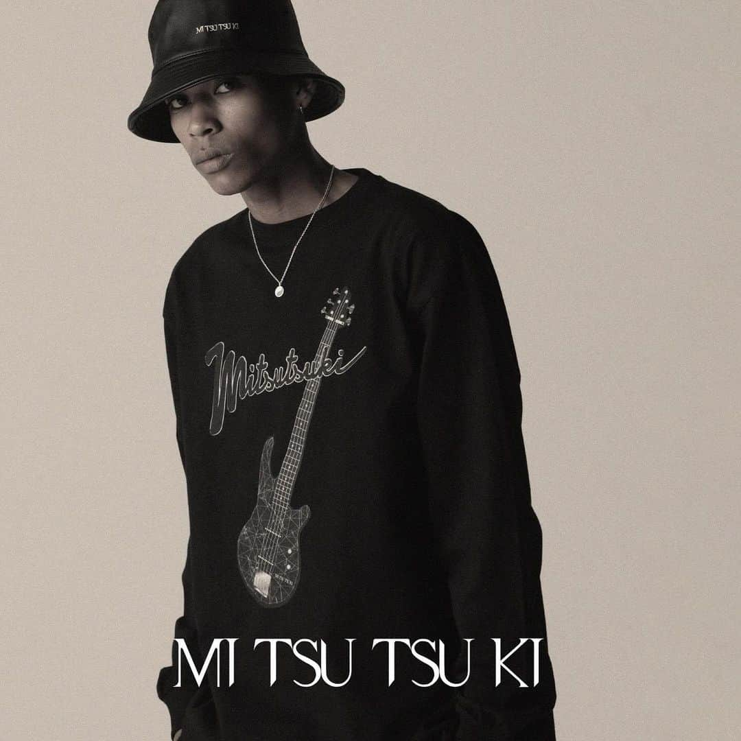 MOMIKENのインスタグラム：「MITSUTSUKI NEW ITEM  ●NAME : mitsutsuki  LOGO bass long T-SH ●COLOR : BLACK / WHITE ●SIZE : 壱(M) / 弍(XL) 12,000円(13,200円税込)  #mitsutsuki#momiken」