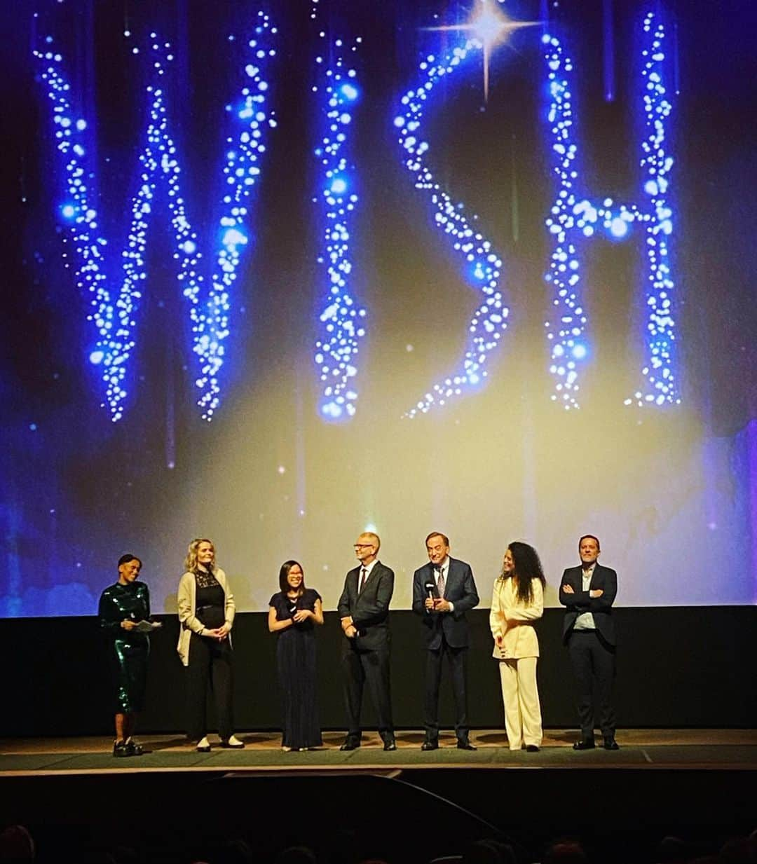 フランツィスカ・クヌッペさんのインスタグラム写真 - (フランツィスカ・クヌッペInstagram)「WISH ✨✨✨ @disney Deutschlandpremiere im @zoopalast.  Ab 30. November 2023 im Kino. Was für ein wundervoller Film. ♥️ Mit den deutschen Stimmen von @hazelsgonnahaze Hazel Brugger und @patriciameeden.  @disneydeutschland  #outfit @boscana_official  Photo: @oliverwalterscheid」11月15日 17時44分 - franziskaknuppe