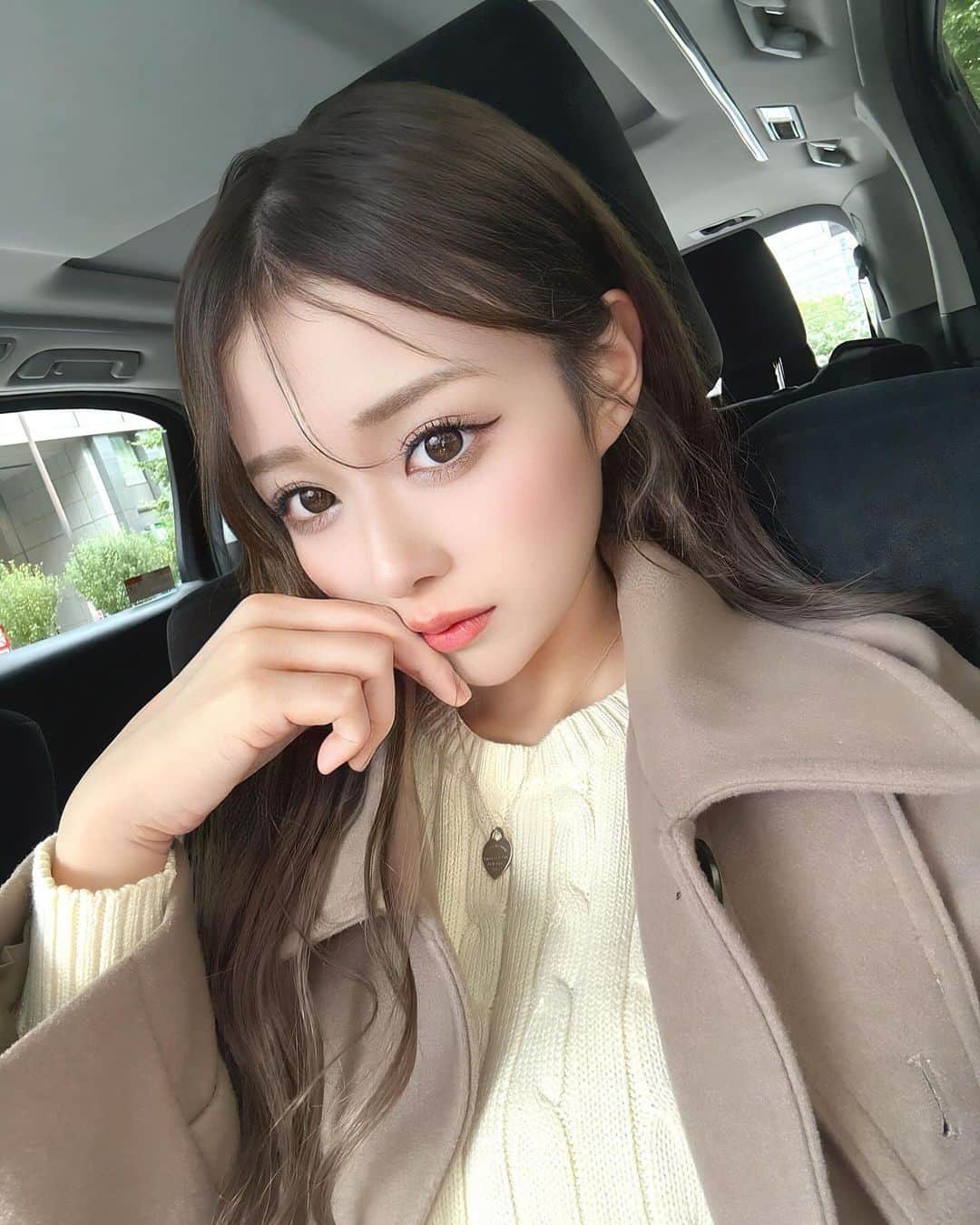 のインスタグラム：「最近急に寒いね😖🍃 暖かくしてるーー？？  @eyemajic_ginza でワンホンマツエク 10束つけてもらっていい感じ♡ ありがとうございます♩」