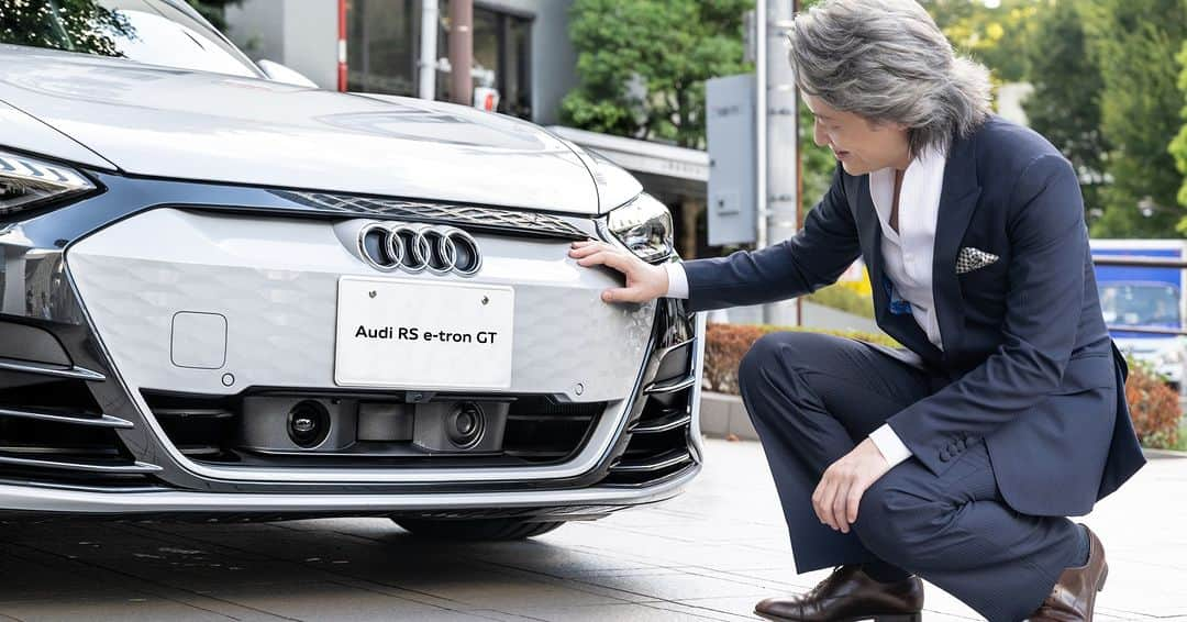 Audi Japan Sales / アウディジャパン販売さんのインスタグラム写真 - (Audi Japan Sales / アウディジャパン販売Instagram)「【My Style with Audi】  指揮者、チェンバリスト、ピアニスト、作曲家、プロデューサーとマルチに活躍する音楽家の鈴木優人さん。  バッハ・コレギウム・ジャパン（BCJ）を始め公演に多数出演するほか、歌舞伎やダンス、舞踏など異なるジャンルとのコラボレーションや音楽祭のプロデュース、舞台演出なども手掛けている鈴木優人さんにAudiのスーパースポーツEV「Audi RS e-tron GT」の魅力を語っていただきました。  インタビューの詳細は #AJS のオフィシャルサイトよりご確認ください。  @audi.japan.sales  #Audi #AJS #myaudi #audistyle #car #carstagram #アウディ #ドライブ #車 #愛車 #外車 #ドイツ車 #車好き #車好きな人と繋がりたい #アウディ女子 #鈴木優人」11月15日 18時00分 - audi.japan.sales