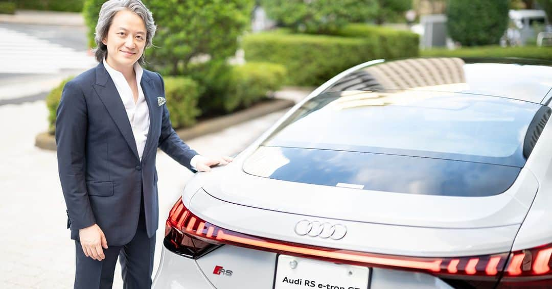 Audi Japan Sales / アウディジャパン販売さんのインスタグラム写真 - (Audi Japan Sales / アウディジャパン販売Instagram)「【My Style with Audi】  指揮者、チェンバリスト、ピアニスト、作曲家、プロデューサーとマルチに活躍する音楽家の鈴木優人さん。  バッハ・コレギウム・ジャパン（BCJ）を始め公演に多数出演するほか、歌舞伎やダンス、舞踏など異なるジャンルとのコラボレーションや音楽祭のプロデュース、舞台演出なども手掛けている鈴木優人さんにAudiのスーパースポーツEV「Audi RS e-tron GT」の魅力を語っていただきました。  インタビューの詳細は #AJS のオフィシャルサイトよりご確認ください。  @audi.japan.sales  #Audi #AJS #myaudi #audistyle #car #carstagram #アウディ #ドライブ #車 #愛車 #外車 #ドイツ車 #車好き #車好きな人と繋がりたい #アウディ女子 #鈴木優人」11月15日 18時00分 - audi.japan.sales