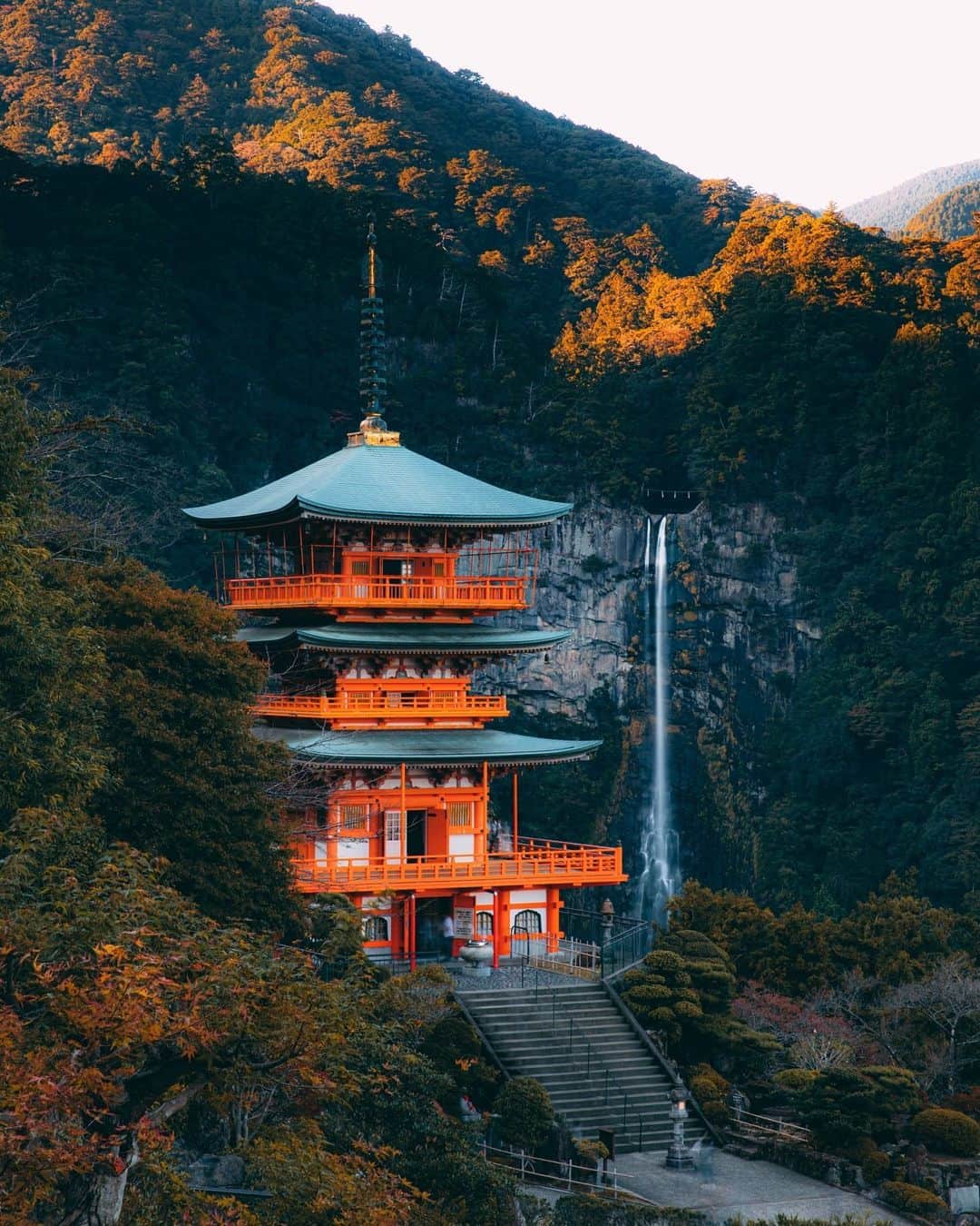 Visit Wakayamaのインスタグラム：「. The red pagoda of Nachisan Seiganto-ji Temple and the magnificent cascade of Nachi Waterfall behind it are a breathtaking pair in any season. 📸 @suzpht 📍 Nachisan Seiganto-ji Temple, Wakayama . . . . . #discoverjapan #unknownjapan #instajapan #landscape #japan #japantrip #japantravel #beautifuldestinations #wakayama #wakayamagram #explore #adventure #visitwakayama #travelsoon #visitjapan #travelgram #stayadventurous #igpassport #explorejapan #lonelyplanet #sustainabletourism #pagoda #nachisanseigantoji #traveldeeper #fallcolors #nachisan #kumano #nachifalls #pilgrimpaths #kumanokodo」