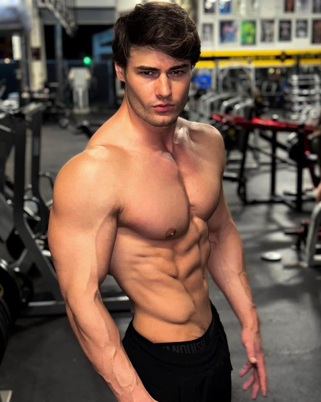 Jeff Seidのインスタグラム：「I’ve been training and dieting hard for my trip to England this weekend. Here’s a couple shots from my last workout today in America before I fly out.  It’s not easy being aesthetic but nothing worth having is easy. See you all this weekend at the @vqfit pop store in London.」