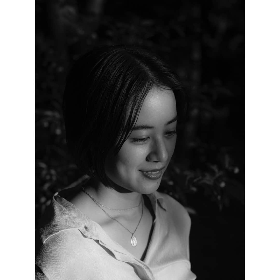石橋静河さんのインスタグラム写真 - (石橋静河Instagram)「🪞  Photography by Taro Mizutani」11月15日 17時54分 - shizuka_isbs