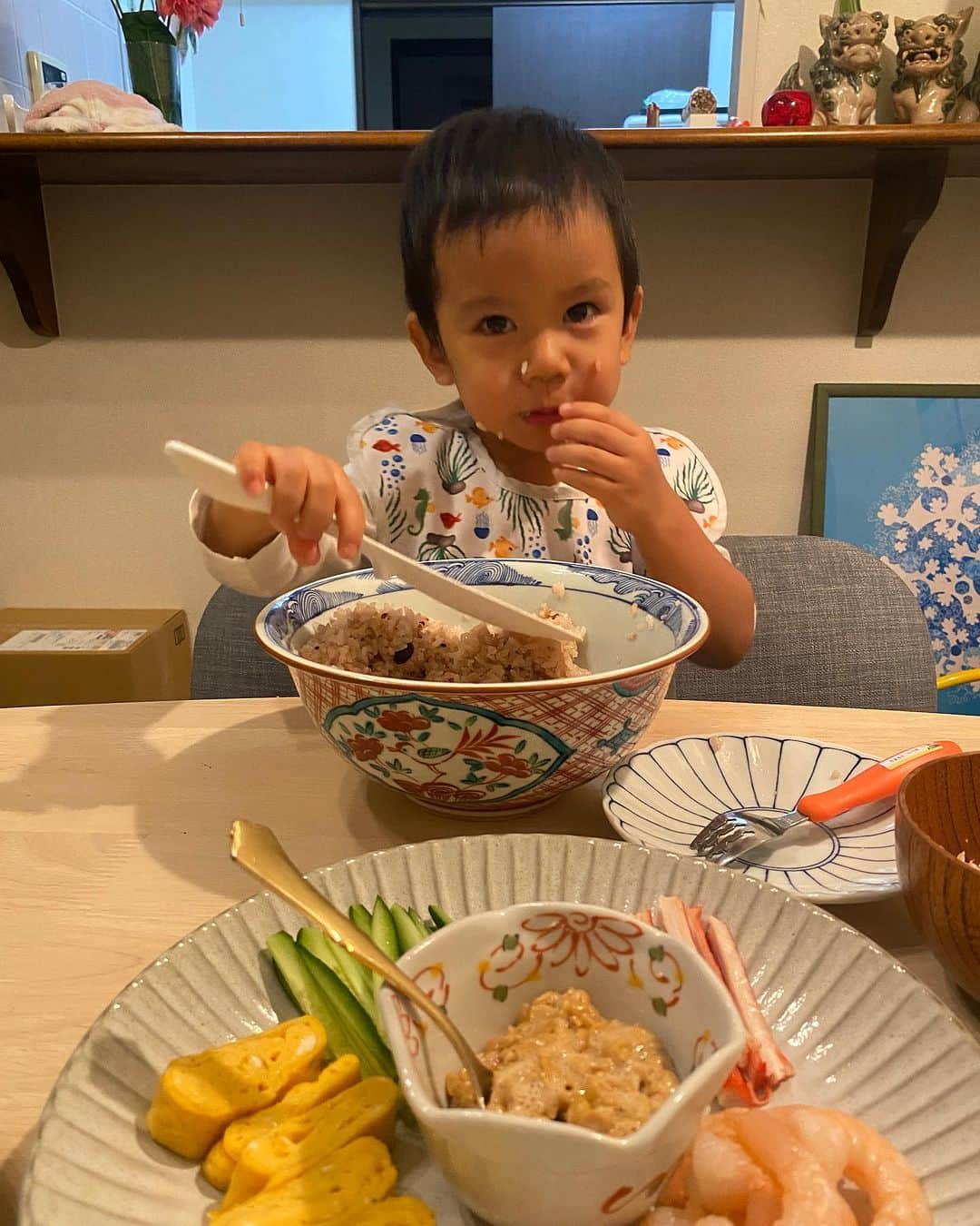 山本栄治さんのインスタグラム写真 - (山本栄治Instagram)「今夜は手巻き寿司パーティー  何も巻かず  米だけ食べる  一嬉💧😭  #手巻き寿司パーティーが こんなに楽しいと知らなかった。。。」11月15日 17時54分 - eiji7115