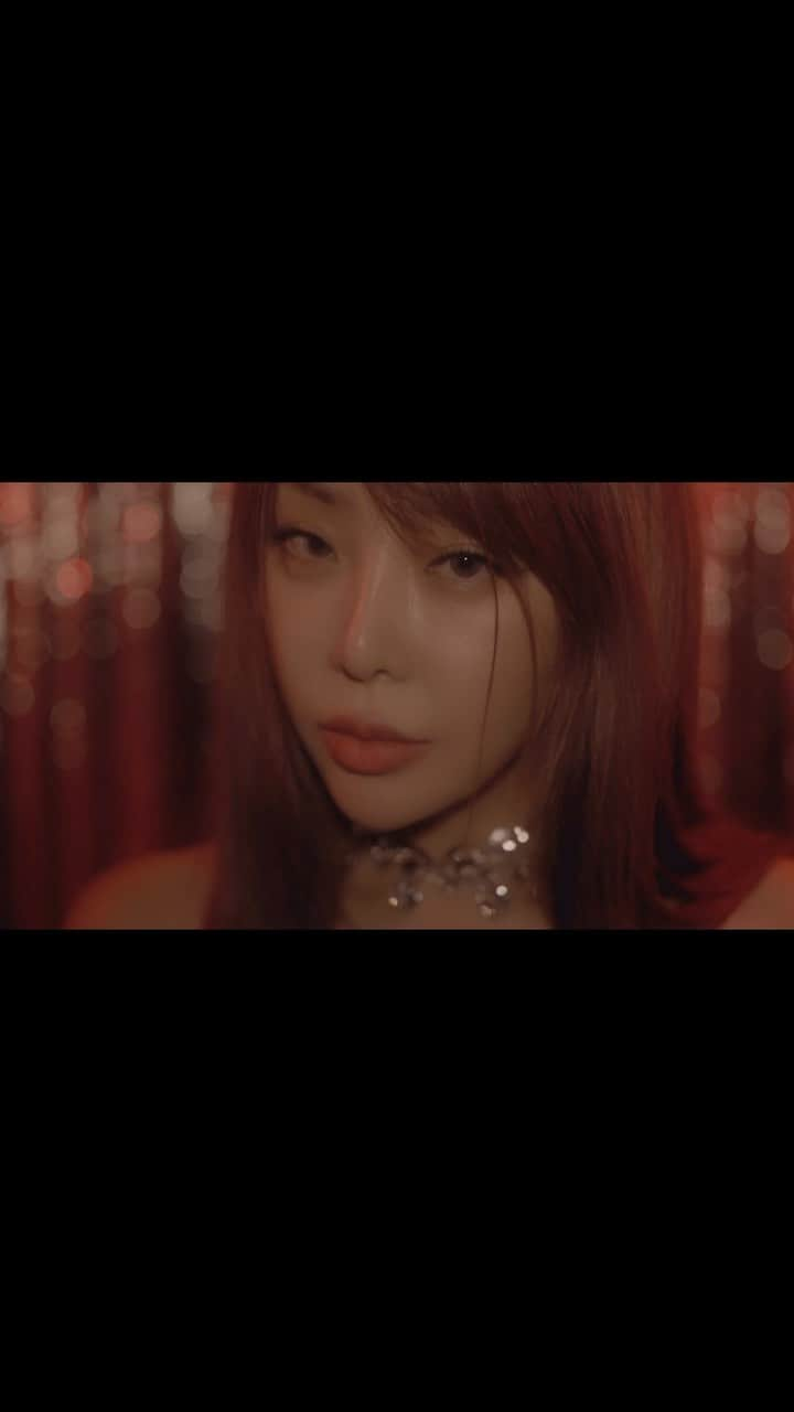 ナルシャのインスタグラム：「Narsha [BLUSH] MV teaser-1  #나르샤 #블러쉬 #narsha #blush」