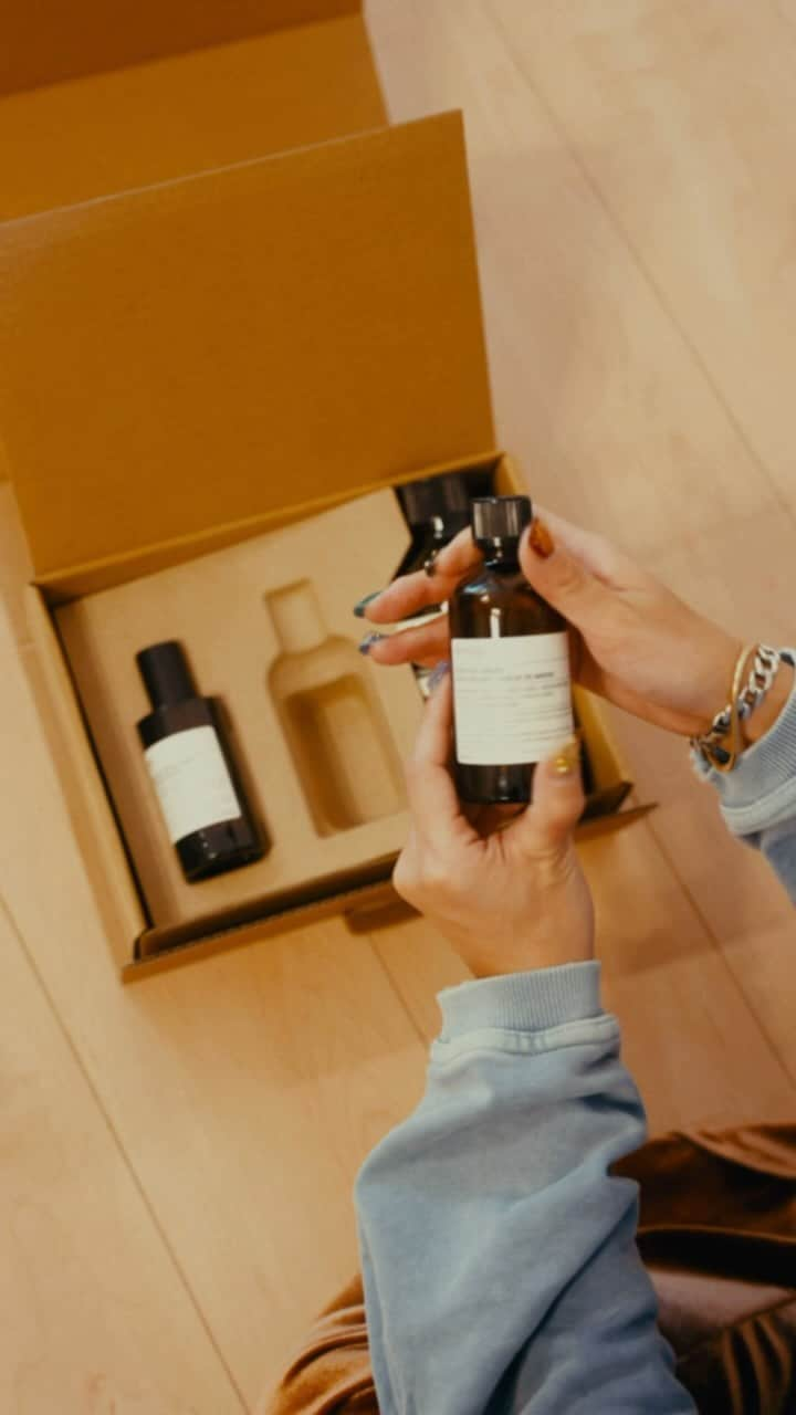 yurinasiaのインスタグラム：「大好きな @aesopskincare から冬のギフト届いた…もういい冬確定  #aesop  📽️ @ayumugugu」