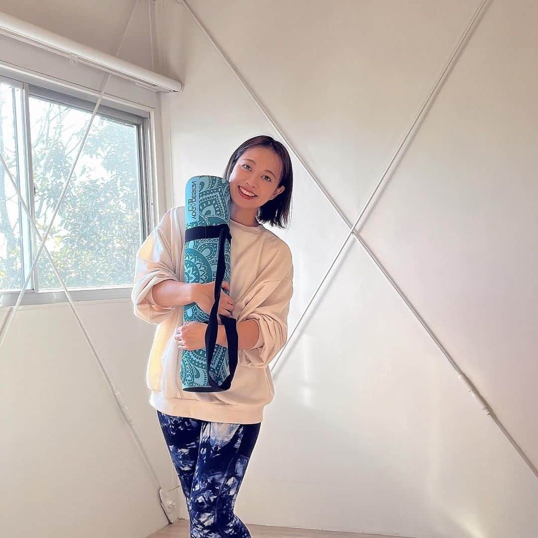 ヨガデザインラボ Yoga Design Labのインスタグラム：「47都道府県YDLで繋がろうキャンペーン 関東編🙌  茨城県アンバサダーをご紹介いたします🔆  Kayo様 @kayo_bloom  ■ご紹介(主な活動)  ＊ベビトレヨガインストラクター ＊子どもヨガインストラクター ＊エアリアルヨガインストラクター ＊ダンスインストラクター ＊大人が学ぶ子ども姿勢講座開催 ＊つくばカピオ様、ブリッヂハウス様、守谷子育て支援センター様、Harmiy Yoga & Exercise Studio様"  ■SNS等 Instagram：@kayo_bloom HP：https://kayo-bloom.com Line：@kayo-bloom  今後とも何卒よろしくお願いいたします😌」