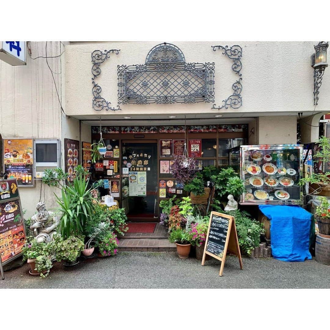 TOBU RAILWAY（東武鉄道）さんのインスタグラム写真 - (TOBU RAILWAY（東武鉄道）Instagram)「. . 📍Omiya – The Railway Museum and Hakushakutei Enjoy Omiya, the Town of Railways! . Omiya is referred to as the Town of Railways. This area boasts The Railway Museum, which is the largest of its kind in Japan. A wide range of train cars are displayed here, from Japan’s first locomotives to its modern Shinkansen trains. Visitors can enjoy looking at these trains, and also directly experience them while enjoying the museum’s many railway learning programs.  Both adults and children will have an amazing time! After visiting The Railway Museum, be sure to drop by Hakushakutei, a restaurant located around a 5 minute walk from the east exit of Omiya Station!  The Omiya local cuisine Napolitan pasta is a masterpiece, said to often be eaten by railway workers in Omiya! Both places are great to visit while strolling through Omiya! 📸by @saeco_saeko @kawauso_no.1 Thank you ! . . . . Please comment "💛" if you impressed from this post. Also saving posts is very convenient when you look again :) . . #visituslater #stayinspired #nexttripdestination . . #omiya #therailwaymuseum #coffeeshop #hakusyakutei#placetovisit #recommend #japantrip #travelgram #tobujapantrip #unknownjapan #jp_gallery #visitjapan #japan_of_insta #art_of_japan #instatravel #japan #instagood #travel_japan #exoloretheworld #ig_japan #explorejapan #travelinjapan #beautifuldestinations #toburailway #japan_vacations」11月15日 18時00分 - tobu_japan_trip