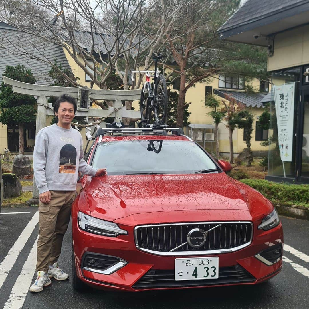 新城幸也さんのインスタグラム写真 - (新城幸也Instagram)「東京から岩手までドライブ🎶🚗🎶 紅葉🍁も綺麗でした。  #ボルボ #volvo #volvov60  @volvocarjp」11月15日 18時00分 - yukiyaarashiro