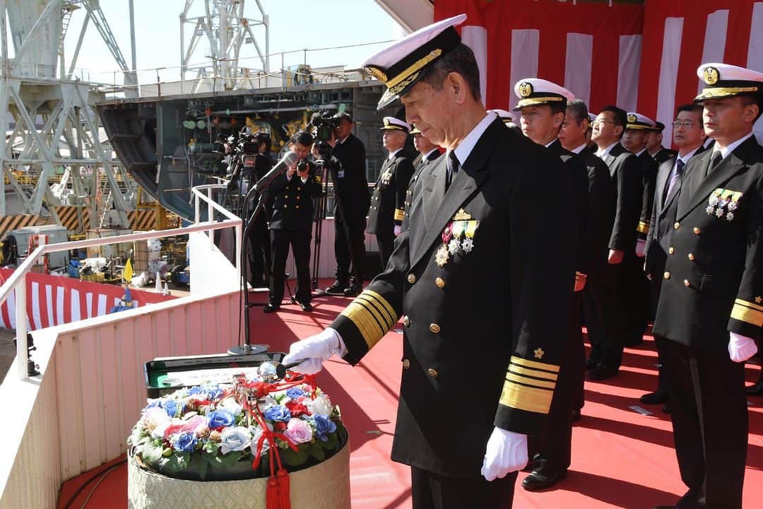 海上自衛隊さんのインスタグラム写真 - (海上自衛隊Instagram)「11月14日、三菱重工マリタイムシステムズ(株)玉野本社工場において、もがみ型護衛艦8番艦の命名式・進水式が行われ「#ゆうべつ」と命名されました。北海道を流れる #湧別川 本流から名前をいただきました。  14 NOV, the naming and launching ceremony was held at Tamano Works, Mitsubishi Heavy Industries Maritime Systems Co.,Ltd. The newest 8th MOGAMI class #FFM was named #YUBETSU, comes from the main stream of “Yubetsu River”, which flows through Hokkaido.」11月15日 18時02分 - jmsdf_pr