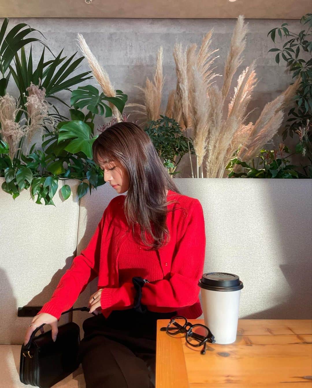 小室安未さんのインスタグラム写真 - (小室安未Instagram)「☕️💭  最近の肌ケアに、 TWANY&meさんからいただいた TWANY&meデリケートケアウォッシュ/TWANY&meデリケートケアクリームを取り入れてみました🕊️  すっと馴染む優しい香りに加えて 弾力のある濃密泡がすきなところ☺︎☺︎  洗った後はしっかりうるおいで保護すること、を意識して すこやかな肌を保っていきたいな🌱  #PR #TWANYandme #デリケートケアウォッシュ#デリケートケアクリーム #デリケートゾーンケア #私のふだんにフェムケアを」11月15日 18時06分 - ami_komuro