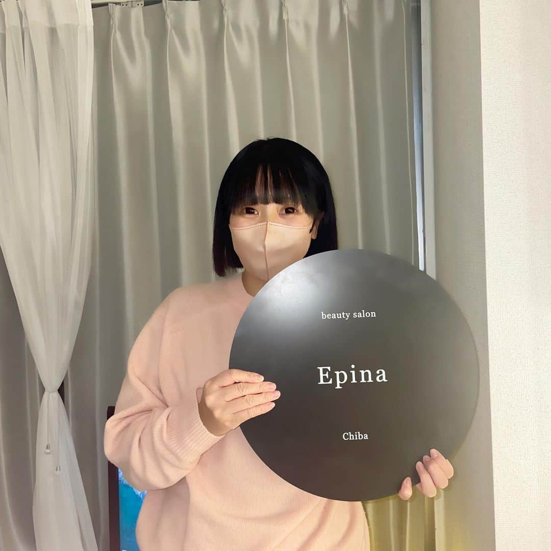 井上あみなさんのインスタグラム写真 - (井上あみなInstagram)「千葉にあるEpinaさん【@_epina_】で、 光BBLをやっていただきました💗  毛穴、くすみ、たるみ、シミ、にきび、赤ら顔にアプローチ😊  全然痛くなくて気持ちよかった🥰  やってすぐリフトアップとトーンアップを実感✨️  次の日のメイク乗りも抜群に良くてびっくりした❤️  頬の赤みが気になるから、重点的にやっていただいたよ❣️  コラーゲン・エラスチンの生成を働きかけ、肌のターンオーバーを促すことで美肌生成&肌質改善へ😊  エイジングケア効果もあるよ😋  店内もオシャレで綺麗で可愛かった😍  ぜひ行ってみてください✨  📍 千葉県千葉市中央区中央1−8−2SEPT千葉ビル２F  PR @_epina_ #epina千葉店 #epina #千葉エステ #千葉美容 #千葉サロン #光BBL」11月15日 18時17分 - amina_inoue0702