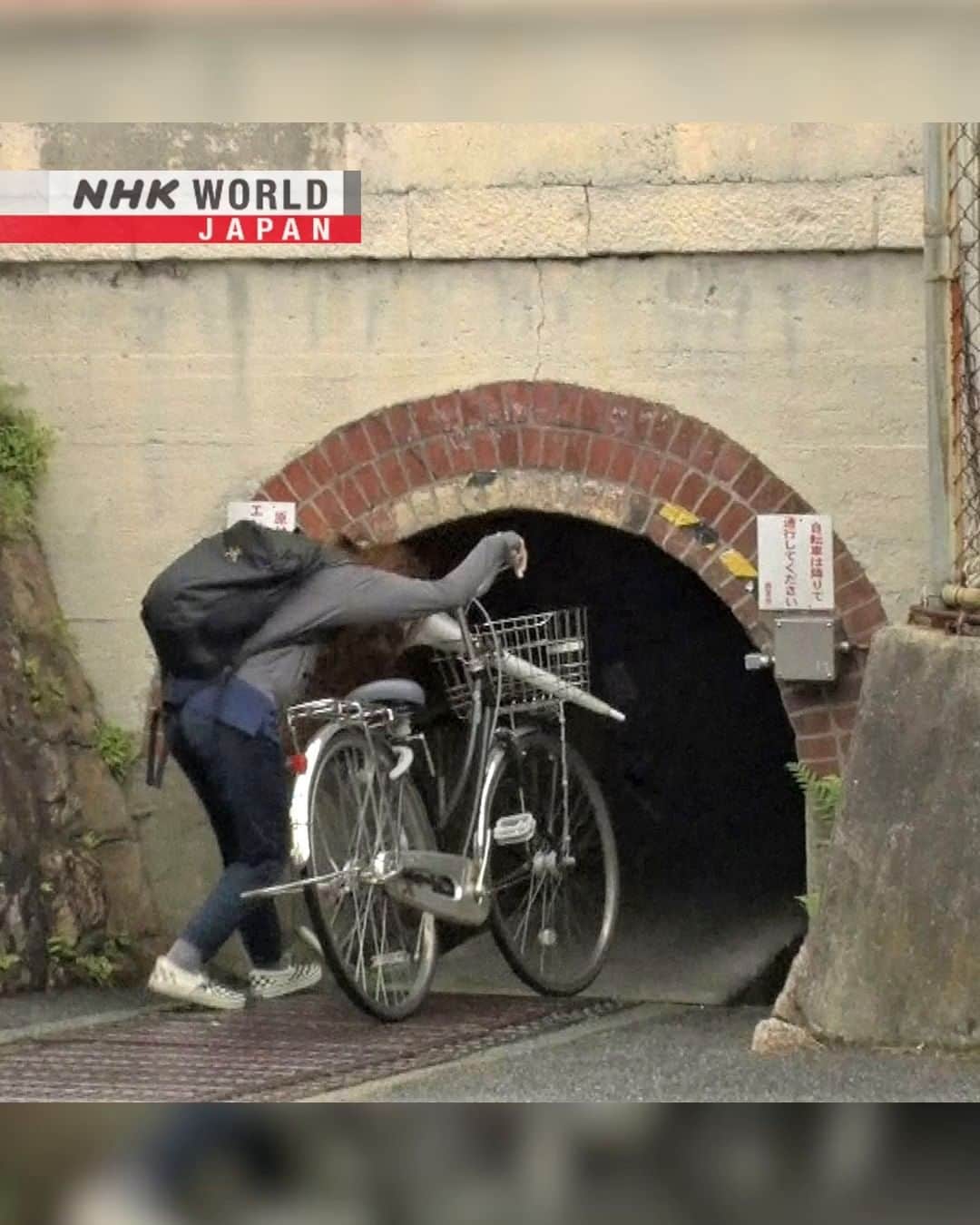 NHK「WORLD-JAPAN」のインスタグラム：「How tiny is this tunnel? 👀  Just 1.3 meters high, it’s nicknamed the ‘Manbow Tunnel' and is down the road from the home stadium of the Hanshin Tigers baseball team.⚾  Trains on the JR Kobe railway line rumble overhead as locals stoop to walk its 25-meter-length.🚇 . 👉Meet the people who pass through it to the light on the other side｜Watch｜72 Hours: Nishinomiya's "Manbow Tunnel" Under the Tracks｜Free On Demand｜NHK WORLD-JAPAN website.👀 . 👉Tap in Stories/Highlights to get there.👆 . 👉See the link in our bio for more on the latest from Japan. . 👉If we’re on your Favorites list you won’t miss a post. . . #localstories #secretjapan #hiddenjapan #japantrain #japaneserailway #traintrack #traintunnel #secrettunnel #railwayline #trainhistory #japanrailway #train #baseball #localjapan #hanshintigers #nishinomiya #hyogo #72hours #discoverjapan #nhkworldjapan #japan」