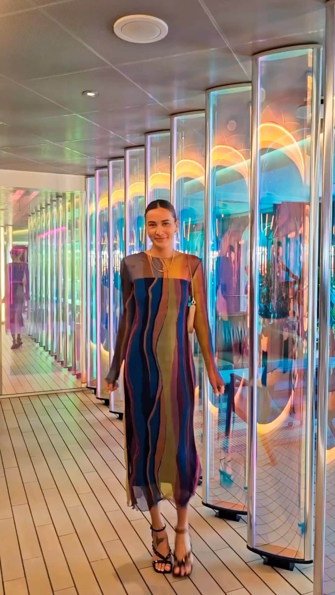フレンチコネクションのインスタグラム：「Colour crush: A wardrobe rainbow 🌈 (📸: @alexincolour)」