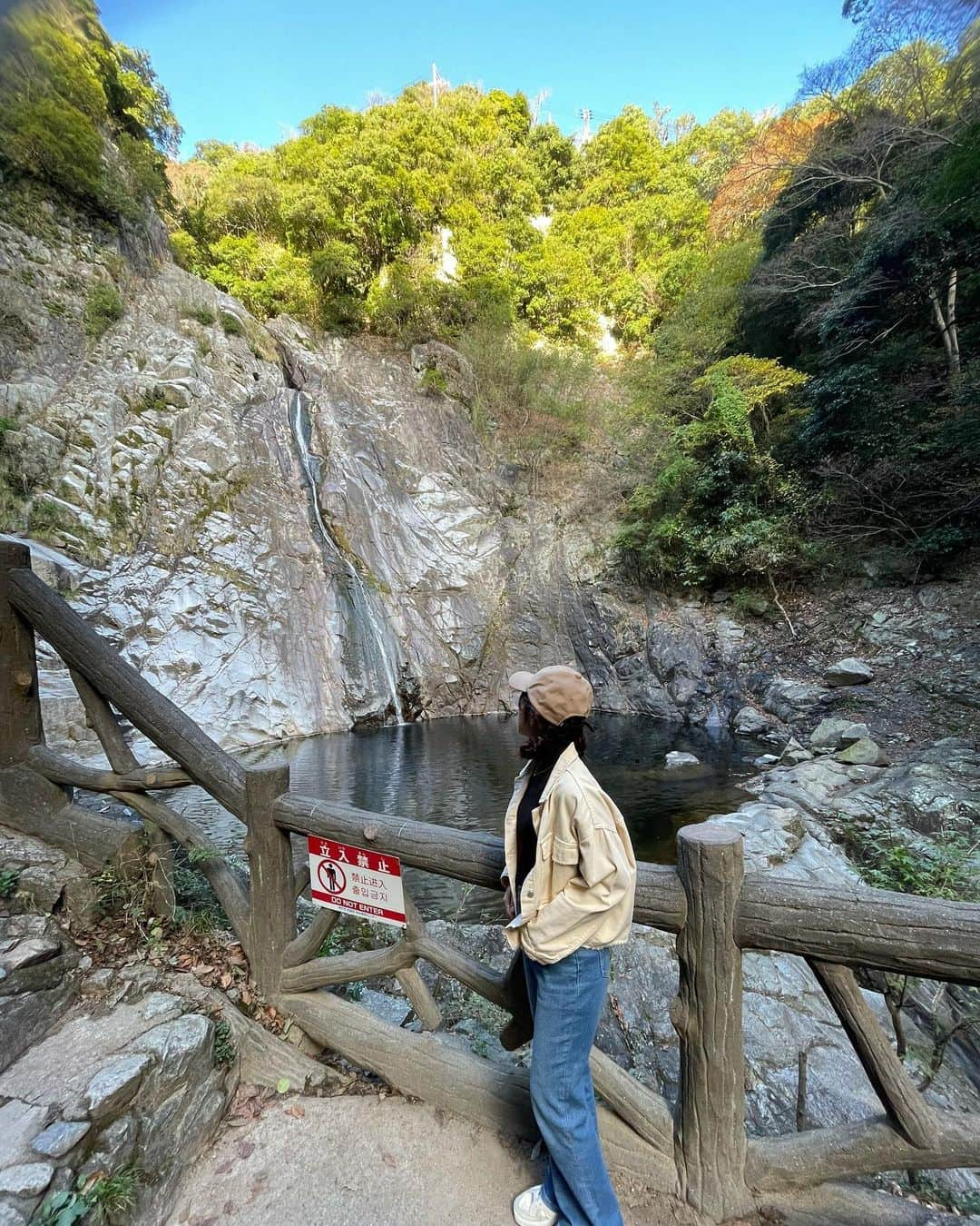 Airiさんのインスタグラム写真 - (AiriInstagram)「. 神戸に滝を見に行ってきた🌿 ゆきな過酷な山登りお付き合いありがと🫶 . . #osaka#fashion#make#大阪#関西#いいね#美容#神戸#滝#布引の滝#キャップ女子」11月15日 18時14分 - airi_f0924