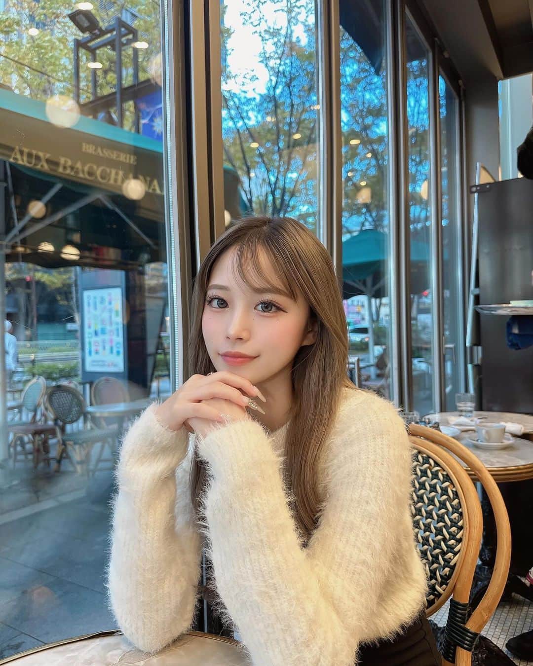 erinaのインスタグラム：「前髪あったらいつもと違う感じ〜😶  トップスZARAやねんけどモコモコで可愛い🐑」