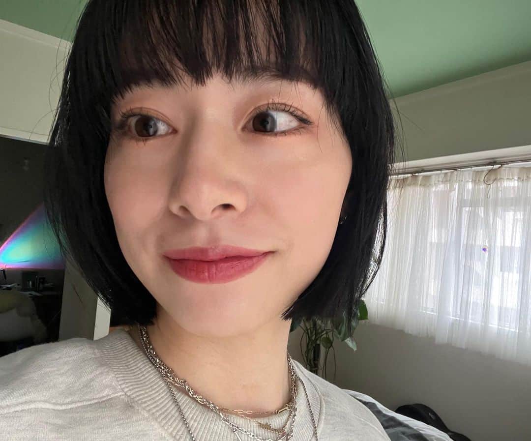 木下美咲のインスタグラム：「抜歯の腫れもやっとこさ引いての maiさんカットカラー💁🏻‍♀️♡  キラキラ空間にお邪魔してエネルギー補充🌱」