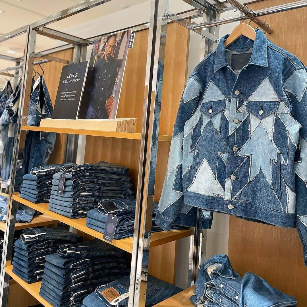 大丸神戸店のモノとコトさんのインスタグラム写真 - (大丸神戸店のモノとコトInstagram)「. 〈Levi's〉POP-UP SHOP開催中です✨ 📅11月21日(火)まで 📍1階 東エスカレーター横イベントスペース  Levi's 501®の誕生から150年。 150周年目に送る数々のアニバーサリーモデルをはじめ、すべての工程を日本国内で手掛け、高品質を追求した特別なコレクション「MADE IN JAPAN™」シリーズを本館１階 東エスカレーター横イベントスペースで展開いたします。  この機会に是非お立ち寄りください。  #大丸神戸店 #daimarukobe #大丸 #kobe #旧居留地 #LEVIS #リーバイス#ジーンズ」11月15日 18時18分 - daimarukobe