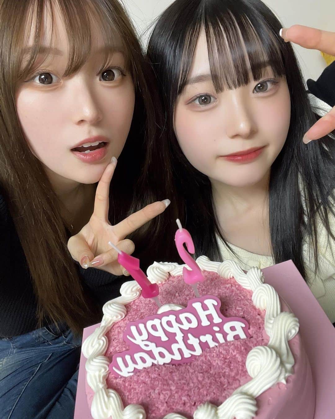 ゆうなさんのインスタグラム写真 - (ゆうなInstagram)「21歳の誕生日！！(ｰ̀֊ｰ́˶ჱ̒ みんなお祝いDMたくさんありがとう🥹うれしい、 わたし大人やで〜！ 最近勉強とかで忙しくて あんまり関われてないけど 変わらず応援してくれてありがとう！🫰ﾀﾞ!ｲ!ｽｷ もっと頑張ります！！！！！！ YouTubeも撮ったからまた載せるね！❤️」11月15日 18時22分 - unaunayuuna