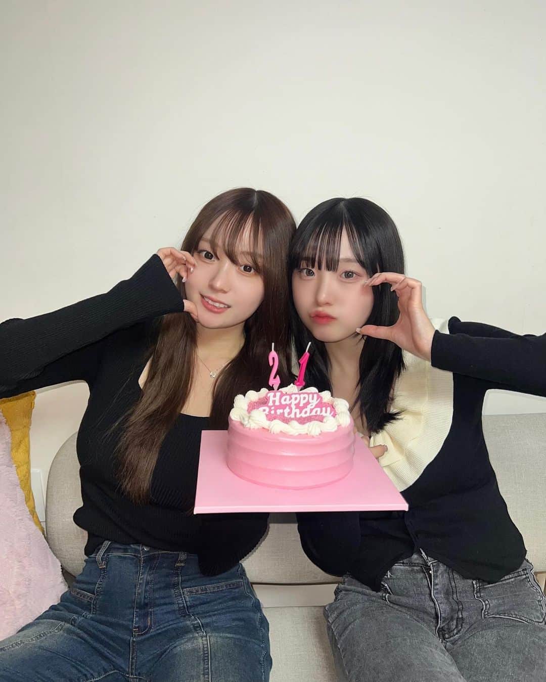 ゆうなさんのインスタグラム写真 - (ゆうなInstagram)「21歳の誕生日！！(ｰ̀֊ｰ́˶ჱ̒ みんなお祝いDMたくさんありがとう🥹うれしい、 わたし大人やで〜！ 最近勉強とかで忙しくて あんまり関われてないけど 変わらず応援してくれてありがとう！🫰ﾀﾞ!ｲ!ｽｷ もっと頑張ります！！！！！！ YouTubeも撮ったからまた載せるね！❤️」11月15日 18時22分 - unaunayuuna