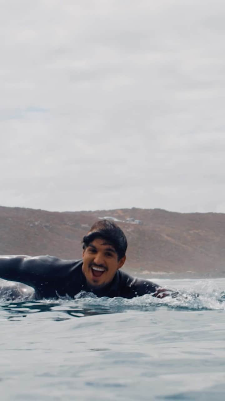 リップカールのインスタグラム：「Untouched lineups, perfect waves and a whole lot of froth. #TheSearch  ⁠ Watch 3x World Champ @gabrielmedina in our latest Search film ‘The Kangs’. Joined by @mfanno & @cocom4debarrelkilla along the wild, remote coast of Australia. ⁠ ⁠ Link in bio. ⁠ ⁠ 📹 @vaughandeadly & @nickpollet ⁠ ⁠ —⁠ ⁠ #RipCurl #TheKangs #GabrielMedina #TheSearch #Surfing」